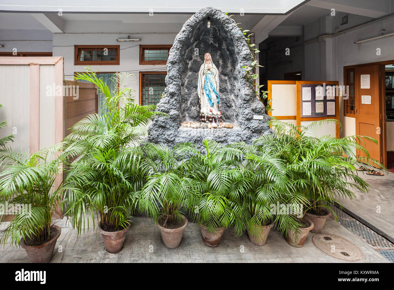 KOLKATA, INDIEN - November 24, 2015: Missionare der Charitys Mutter Teresa Haus (Zentrale) Innenraum in Kalkutta. Stockfoto