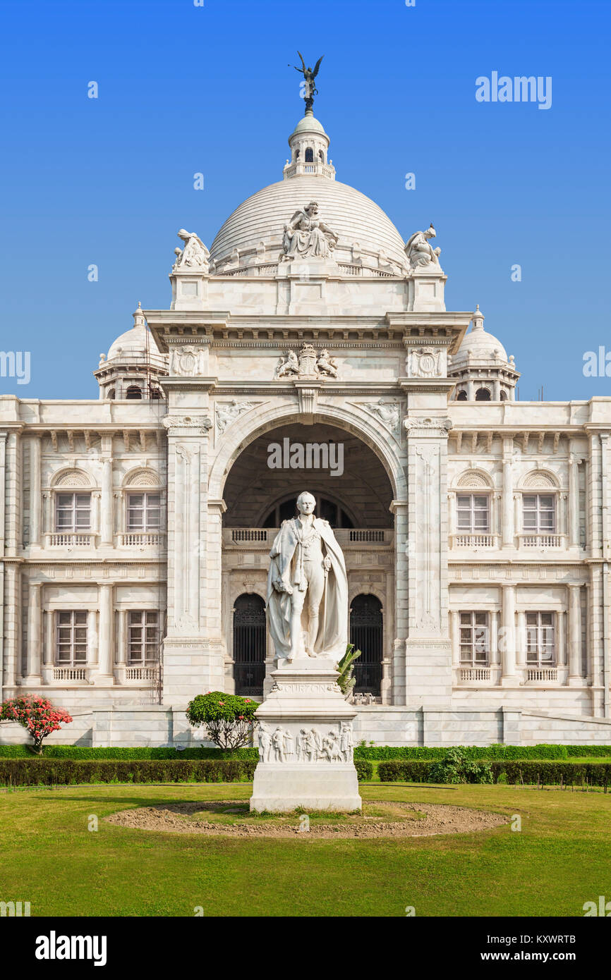 KOLKATA, INDIEN - November 23, 2015: George Curzon Vizekönig von Indien Monument an der Victoria Memorial in Kalkutta. Stockfoto