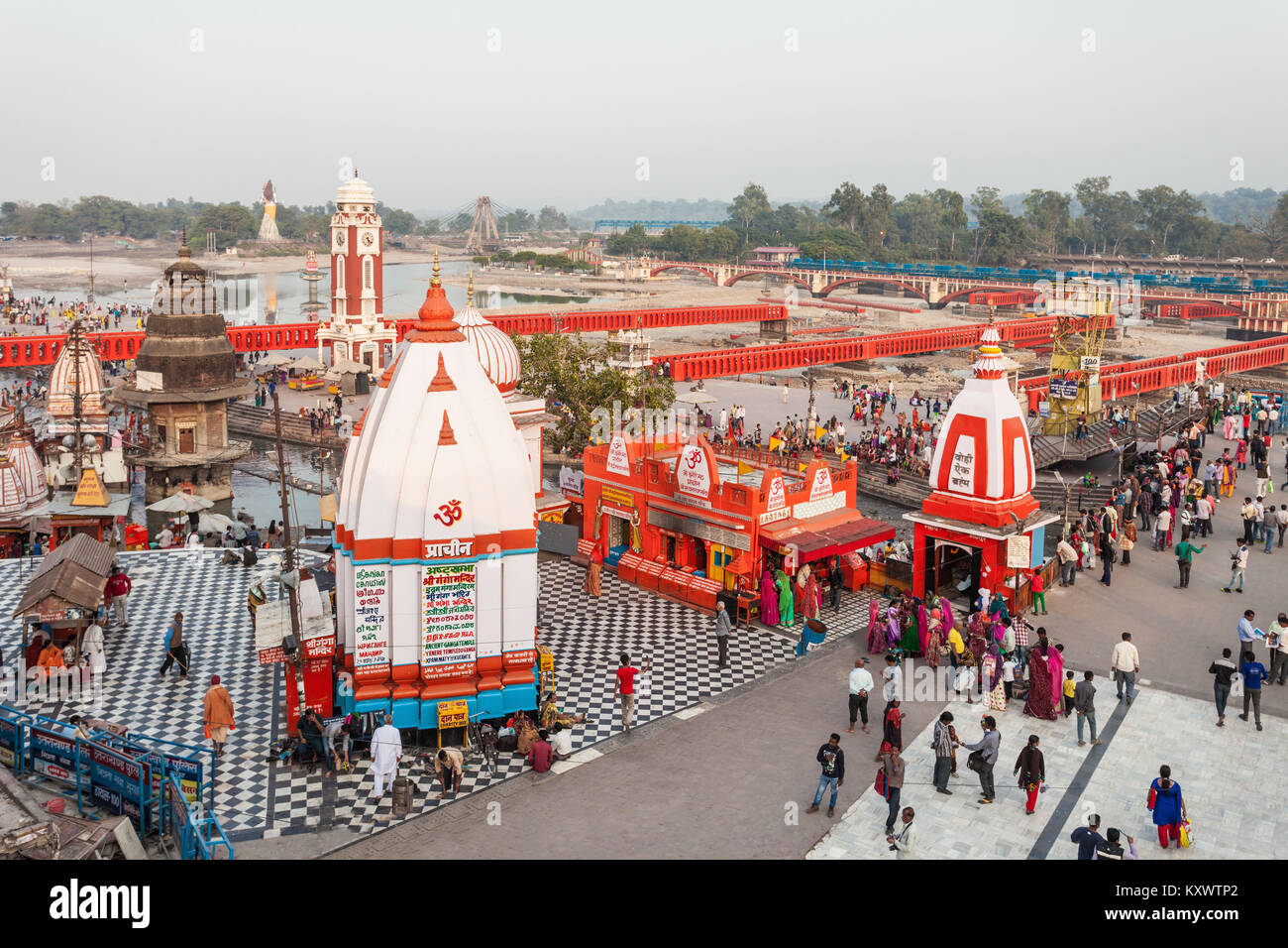 HARIDWAR, INDIEN - November 13, 2015: Har-ki-Pauri ist eine berühmte Ghat an den Ufern des Ganges in Haridwar, Indien. Diese pilgerstätte ist das große Land Stockfoto