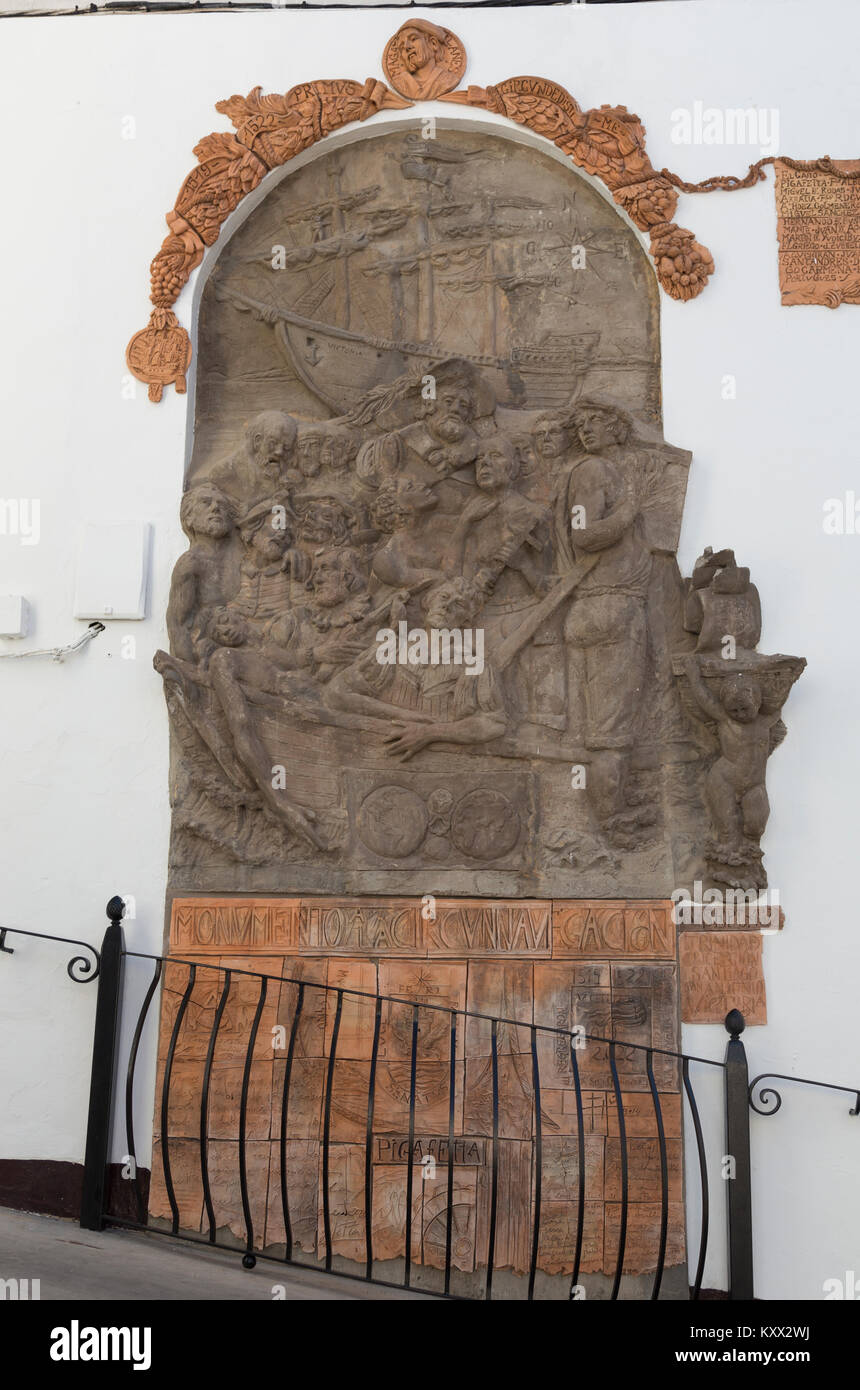 Stein Altarbild der ersten Reise um die Welt, Escuelas Street, Sanlucar de Barrameda, Spanien Stockfoto