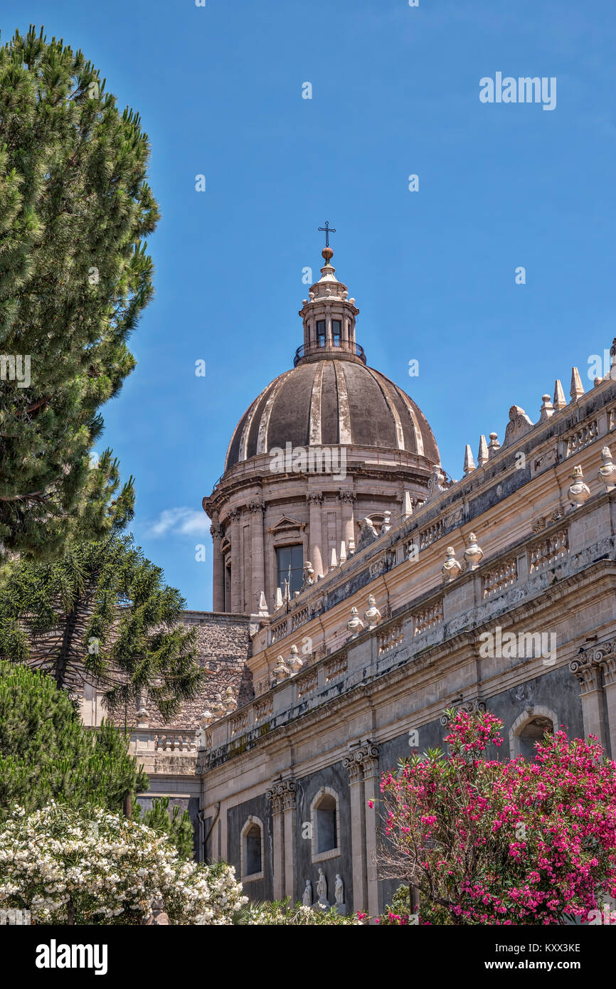 Die Kuppel der Kathedrale St. Agatha von Catania in Sizilien Stockfoto