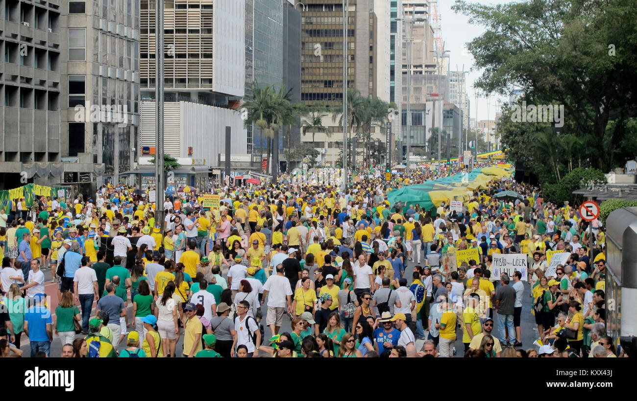 Menschen, Manifestation, Amtsenthebung, 2016, Avenida Paulista, Sao Paulo, Brasilien. Stockfoto