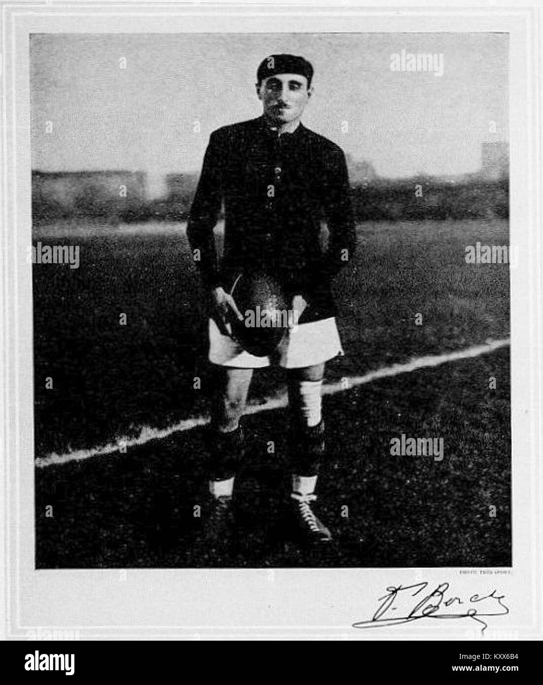 Francois Borde (1894–1960) war Kapitän der französischen Rugbynationalmannschaft bei den Olympischen Spielen 1924 und führte Frankreich in der frühen Olympischen Ära des Sports. Stockfoto