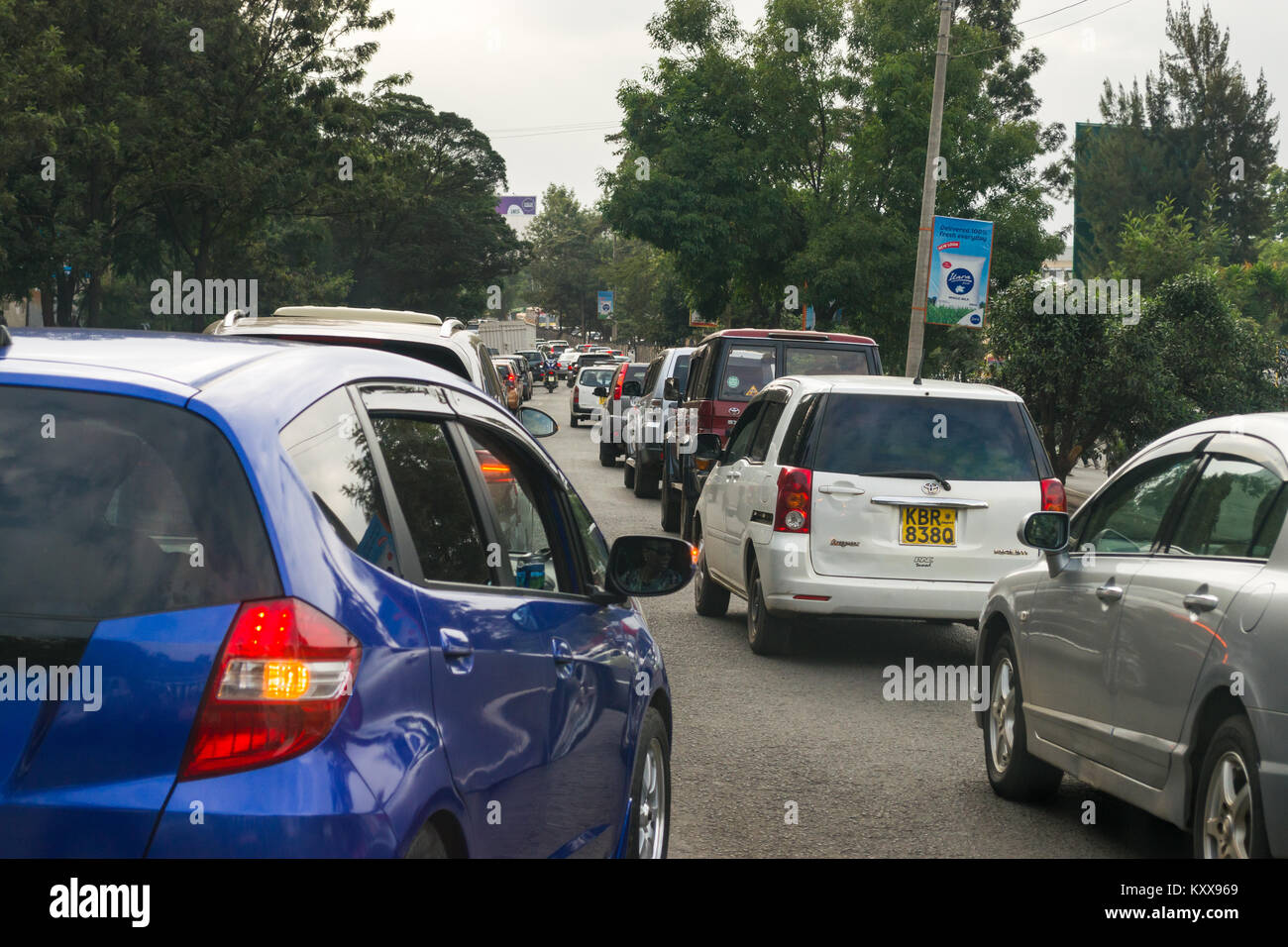 Einen großen Stau auf Waiyaki Weg aus Nairobi während der Rush Hour, Nairobi, Kenia Stockfoto