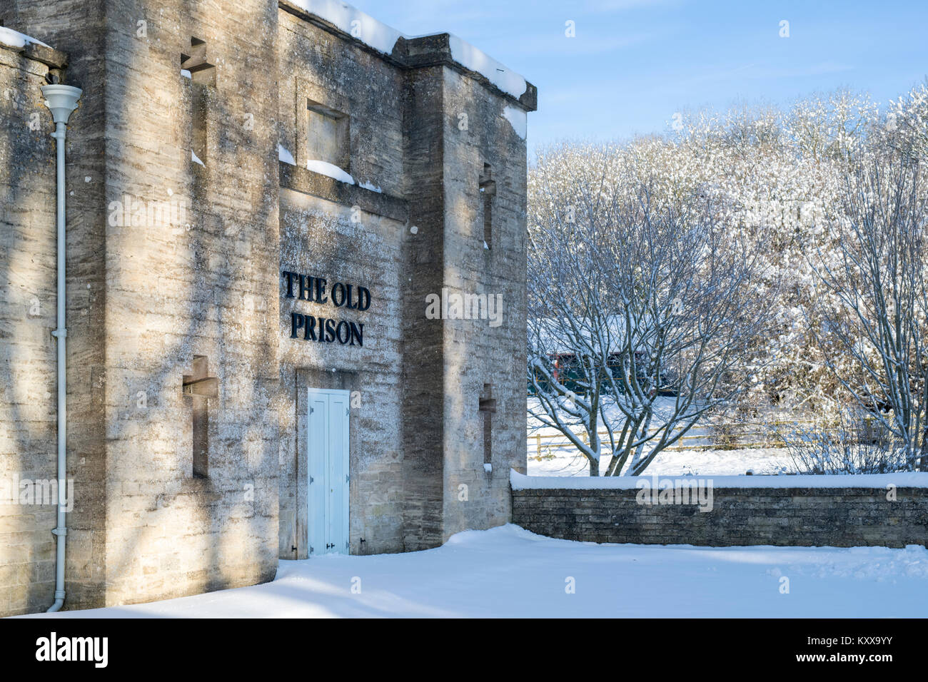 Das alte Gefängnis im Schnee im Dezember. Northleach, Cotswolds, Gloucestershire, England Stockfoto