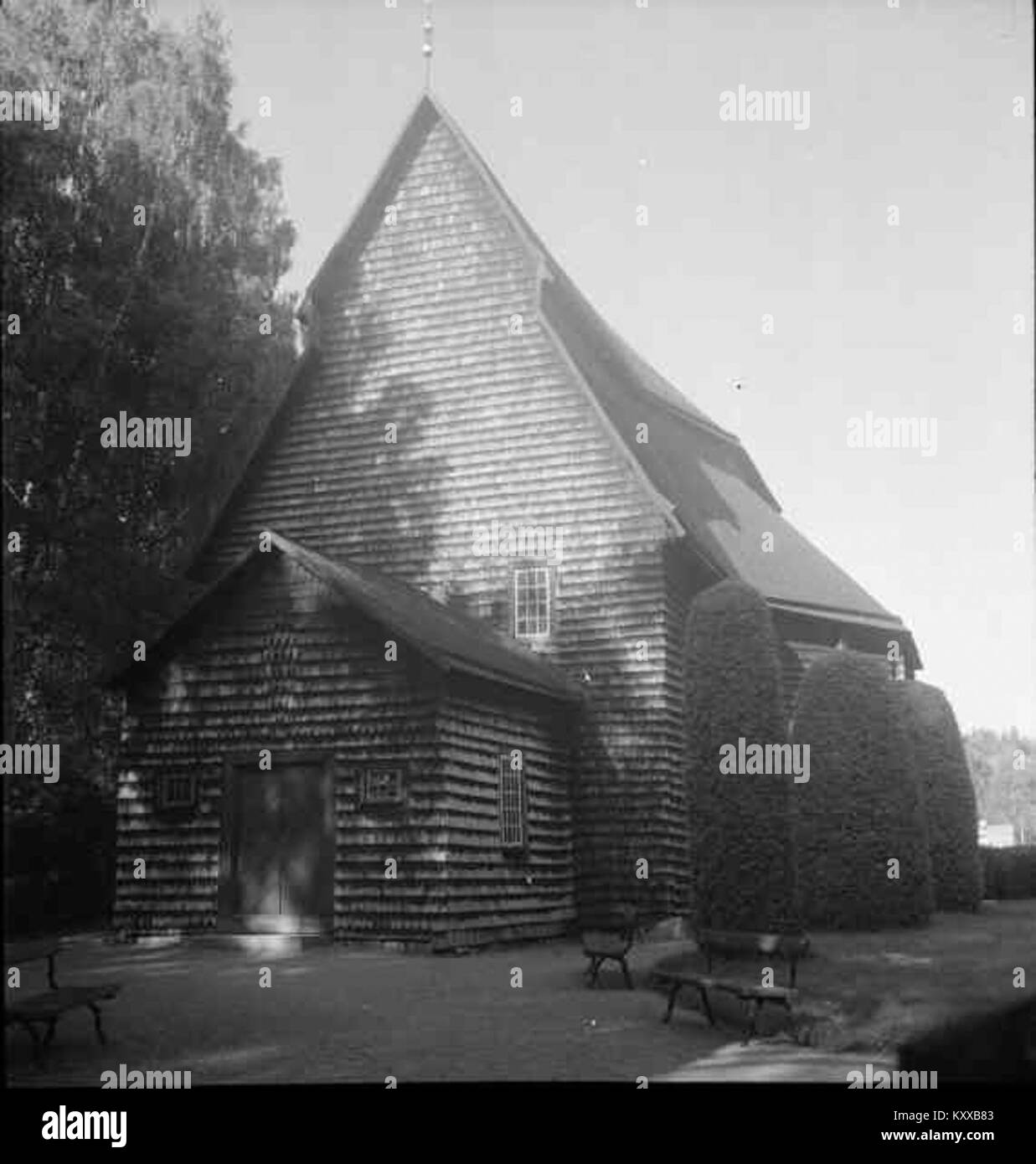 Die Kirche Frödinge in der Gemeinde Vimmerby, Schweden, ist eine mittelalterliche Steinkirche, die für ihre erhaltenen Fresken und die historische Architektur bekannt ist, die traditionelle skandinavische religiöse Kunst und Handwerkskunst repräsentiert. Stockfoto