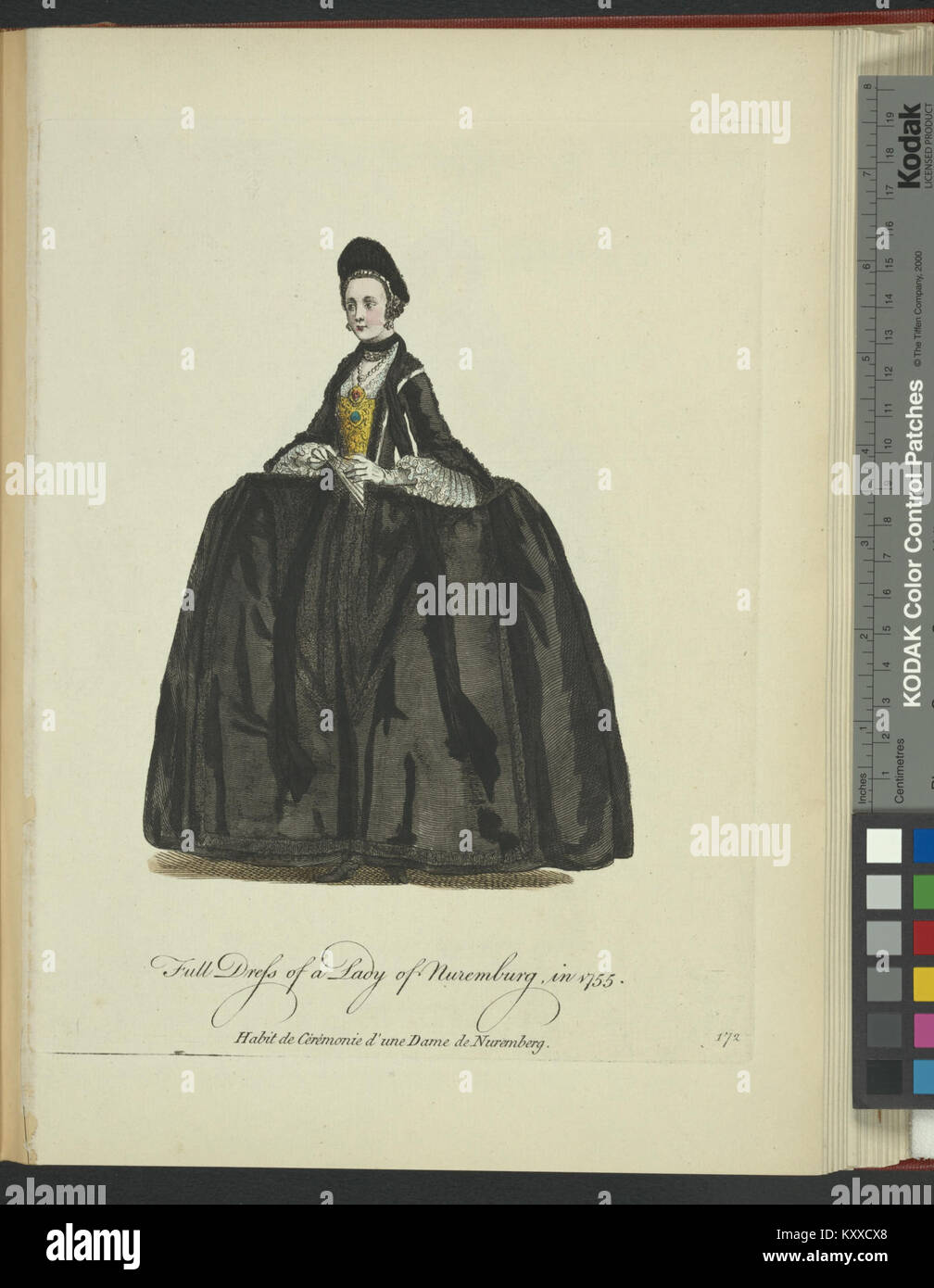Eine Darstellung des vollen Kleides einer Nürnberger Dame aus dem Jahr 1755, die den Mode- und Bekleidungsstil der damaligen Zeit zeigt. Das Kleid spiegelt deutsche Adelskleidung aus dem 18. Jahrhundert wider. Stockfoto
