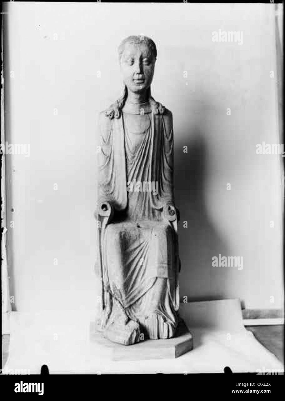 Färentuna kyrka in Färingsö, Kreis Stockholm, Schweden, wurde ursprünglich um 1175 als königliche Hofkirche mit Turm über dem Chor erbaut, später in den 1440er Jahren unter König Karl Knutsson Bonde erweitert und im Laufe der Jahrhunderte modifiziert. Das Gebäude ist eine mittelalterliche Ostturmkirche und gehört zu den ältesten in der Region. Svenska Kyrkan+2Stockholms läns Museum+2 Stockfoto