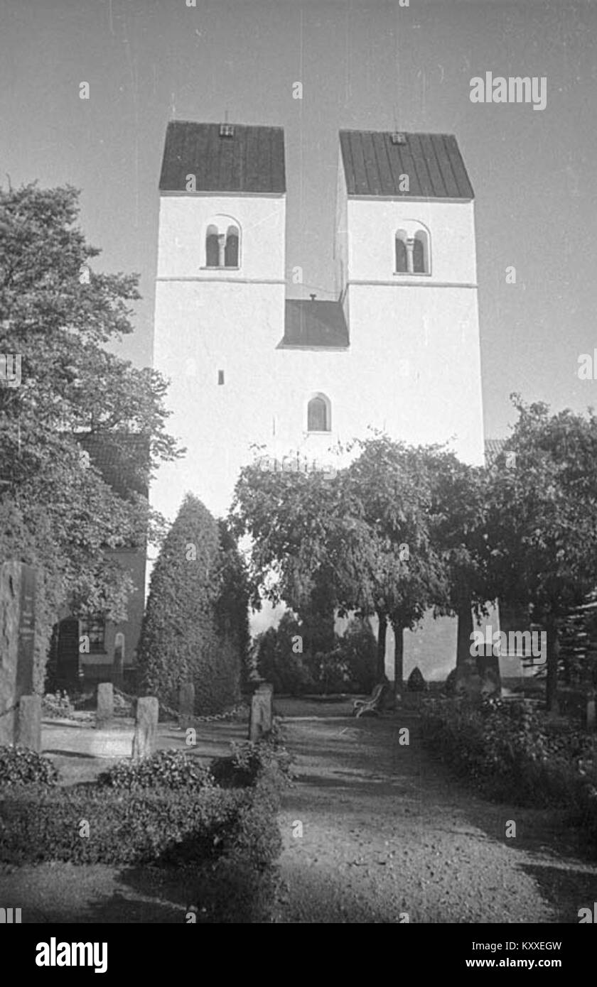 Eine Fotografie der Färlöv-Kirche in Schweden, bekannt für ihre unverwechselbare Architektur und historische Bedeutung als regionales religiöses und kulturelles Wahrzeichen. Stockfoto