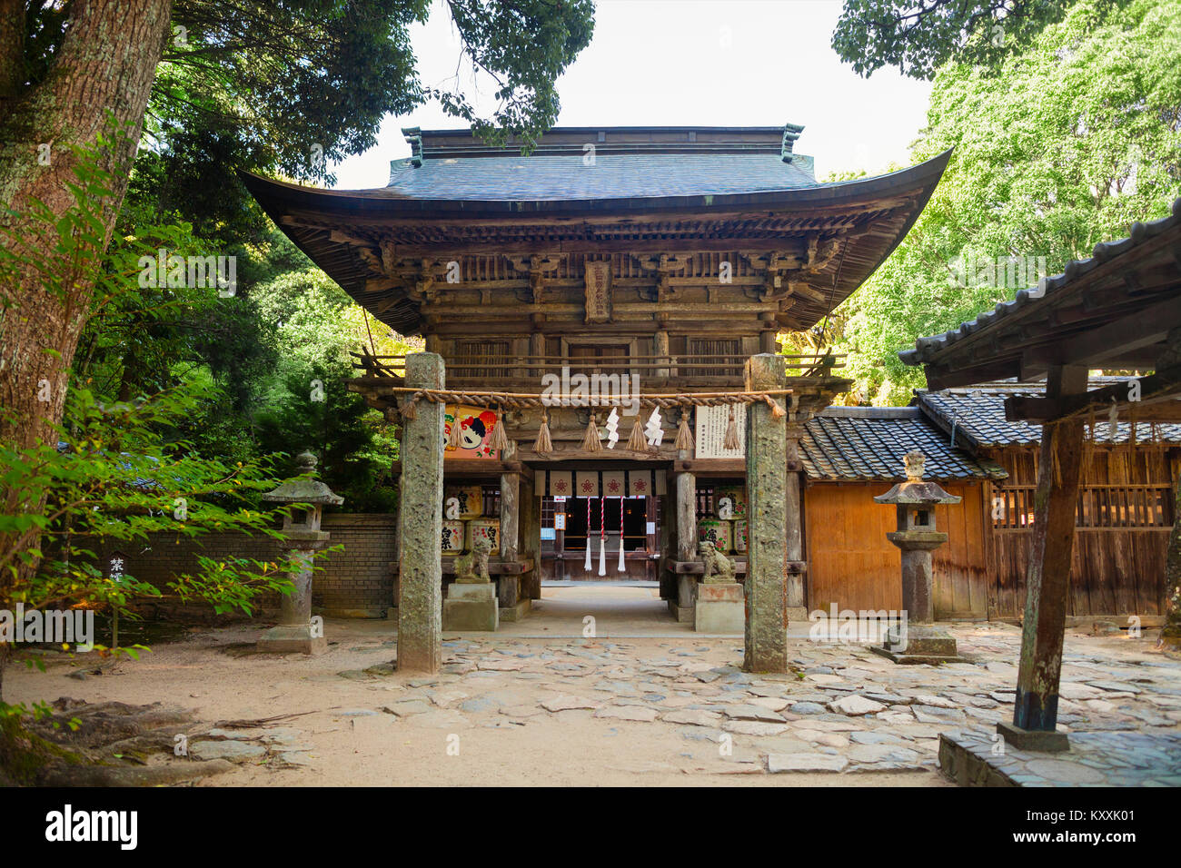Außenansicht der Shintō-Schrein Sakurai, Fukuoka, Japan. Stockfoto
