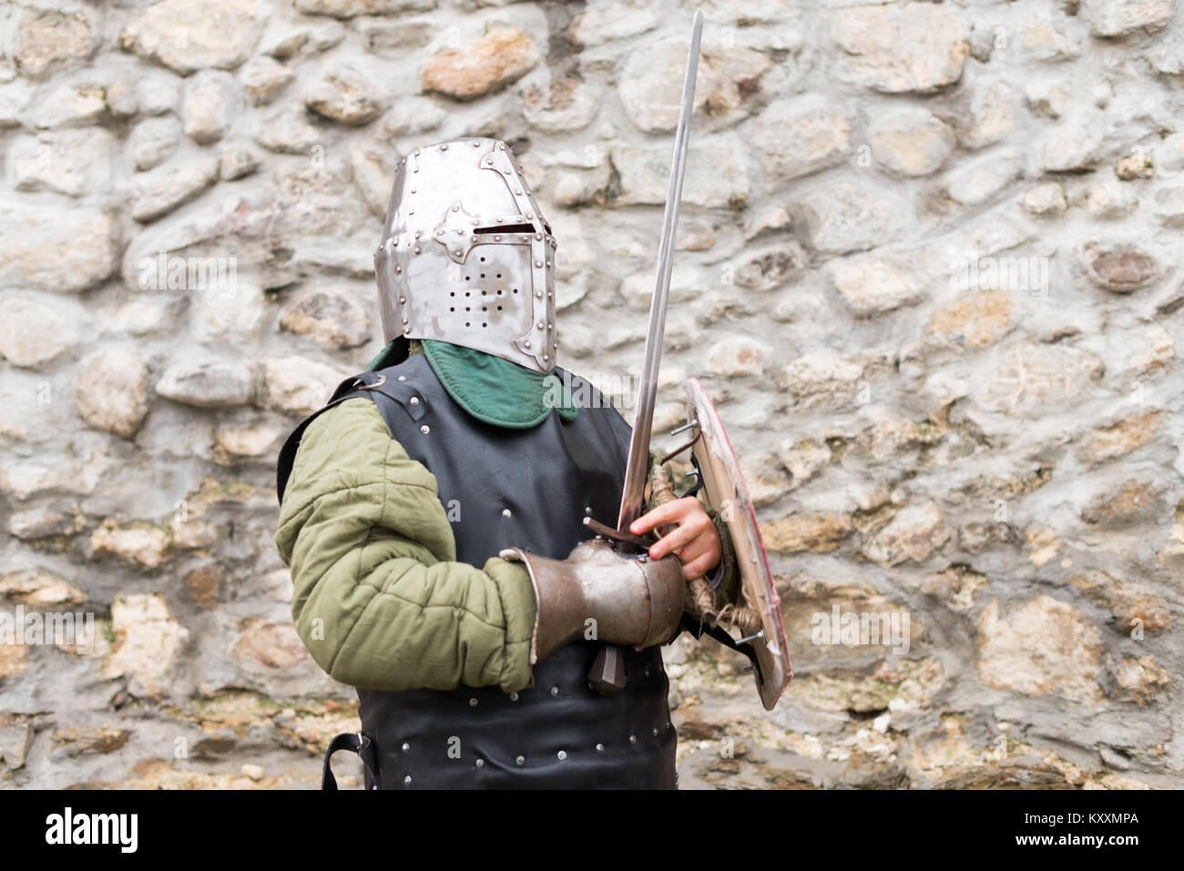 Mittelalterliche Ritter Training für den Kampf in einem fort ...