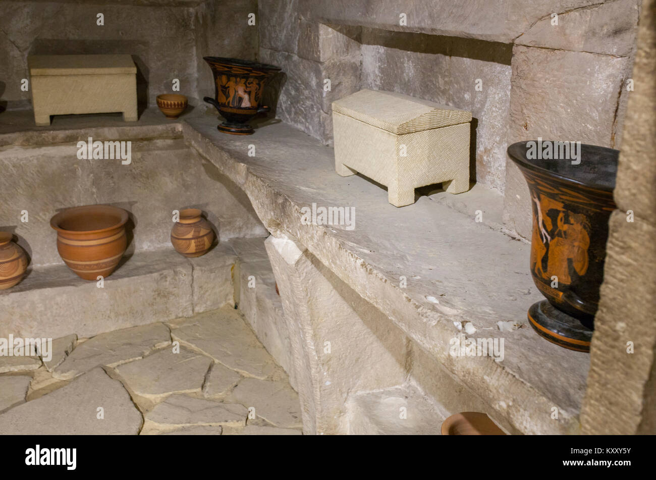Jaen, Spanien - 29. Dezember 2017: königliche Grab von Toya. Nachbildung der Grabkammer in Jaen Museum, Spanien Stockfoto