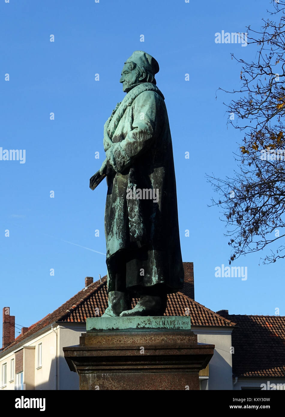 Das Gauß-Denkmal in Braunschweig ehrt den Mathematiker Carl Friedrich Gauß mit einer Bronzestatue, die seine Beiträge zur Mathematik und Wissenschaft anerkennt. Stockfoto