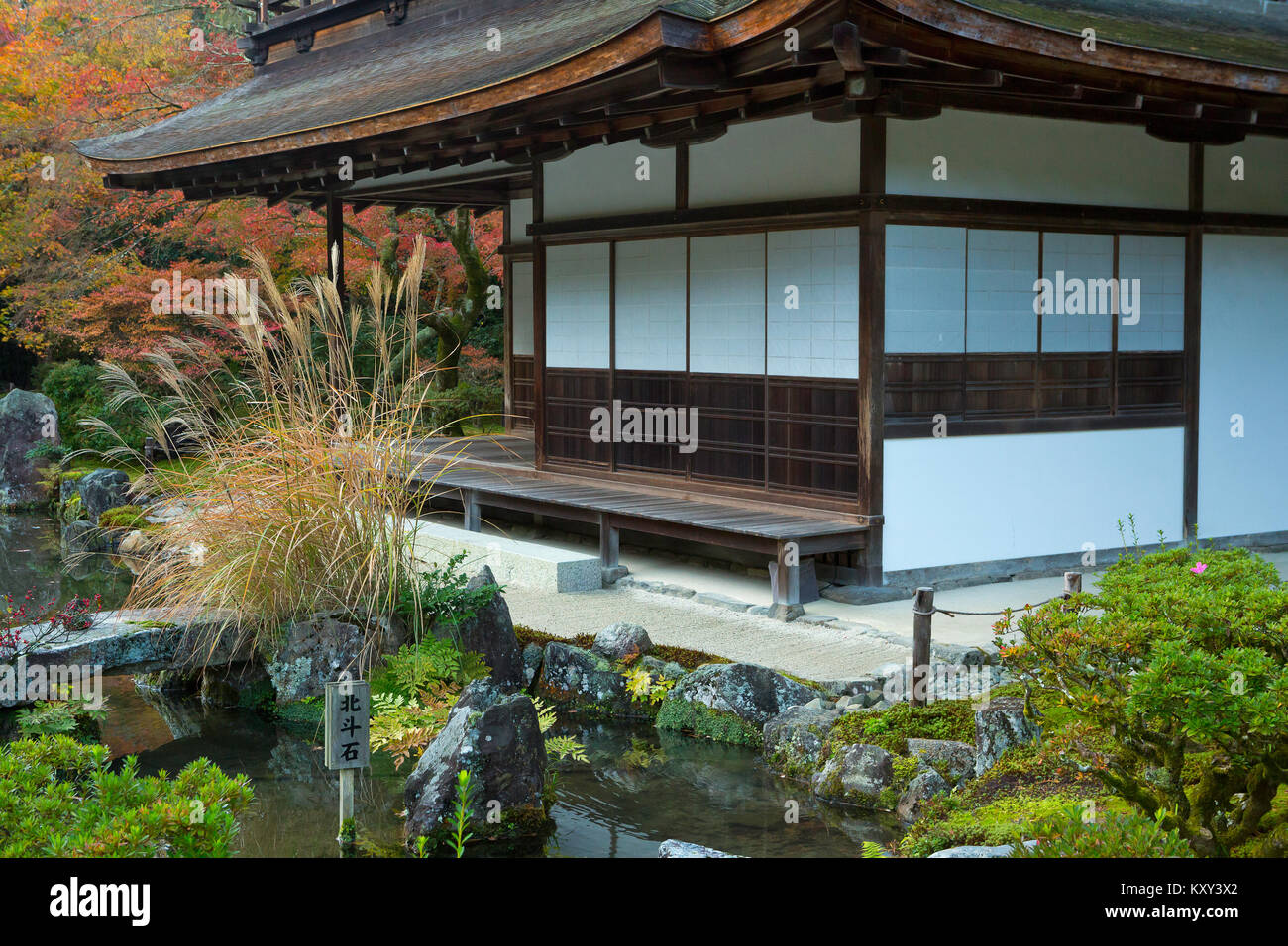 Das Weltkulturerbe der Ginkakuji Temple und Garten in Kyoto, Japan. Fallen. Stockfoto