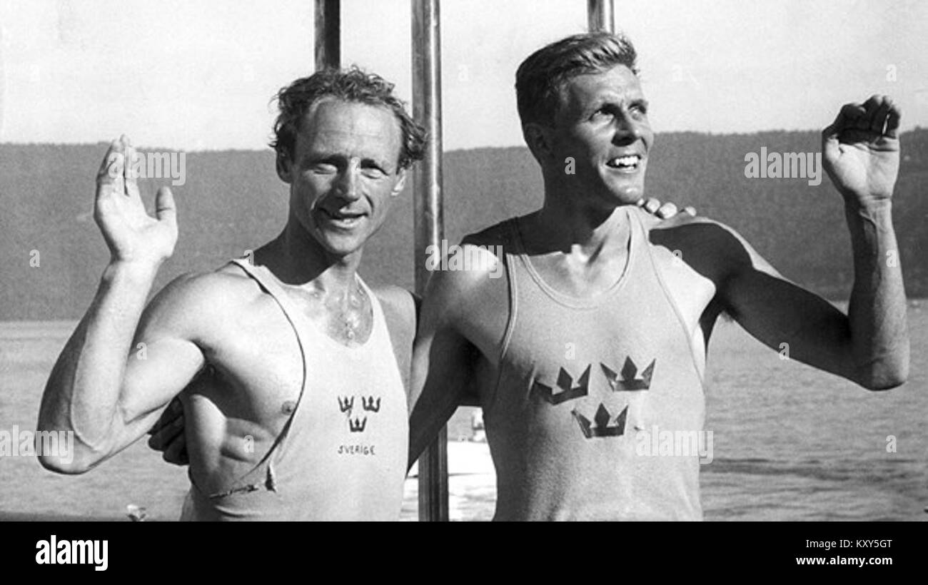 Dieses Foto zeigt die schwedischen Kanufahrer Gert Fredriksson und Sven-Olov Sjödelius bei den Olympischen Spielen 1960 und repräsentiert Schwedens Erfolg im Sprintkanu und die internationalen Leistungsleistungen der Athleten. Stockfoto
