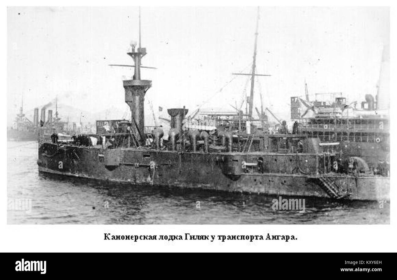 Das Bild mit dem Titel „Gilyak & Angara“ aus dem Jahr 1902 zeigt das kaiserliche russische Kanonenboot Gilyak neben dem Transportschiff Angara und gibt Einblicke in russische Marineschiffe und Seefahrten im Fernen Osten des frühen 20. Jahrhunderts. Stockfoto