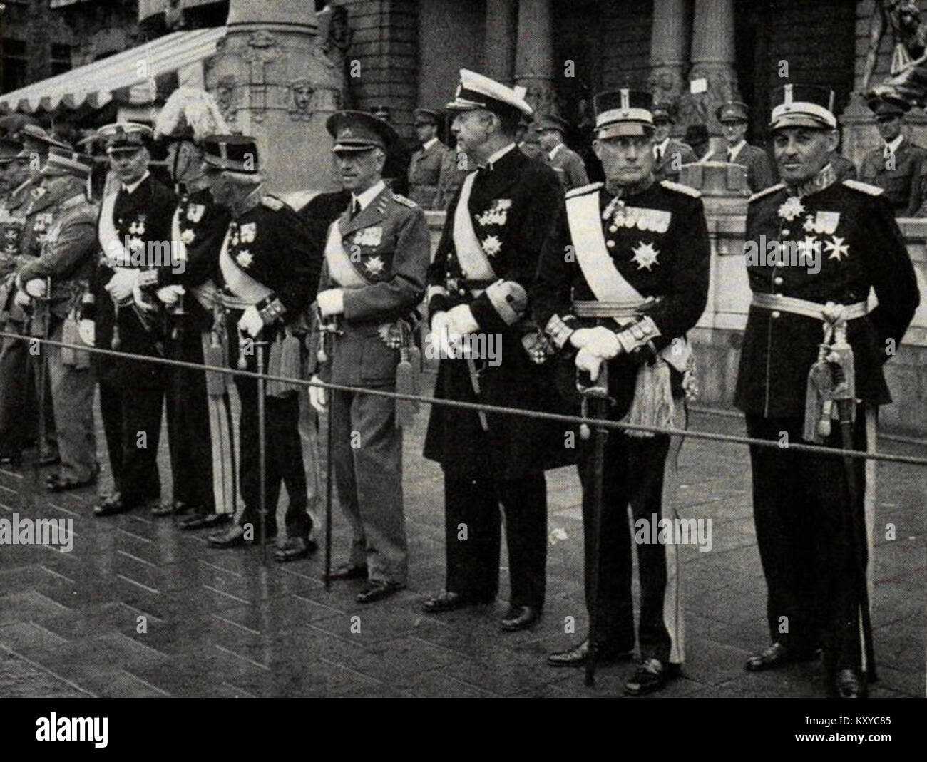 Dieses Foto dokumentiert die Feier des 85. Geburtstags von König Gustaf V. am 16. Juni 1943, ein wichtiges nationales Ereignis in der schwedischen Königsgeschichte. Stockfoto