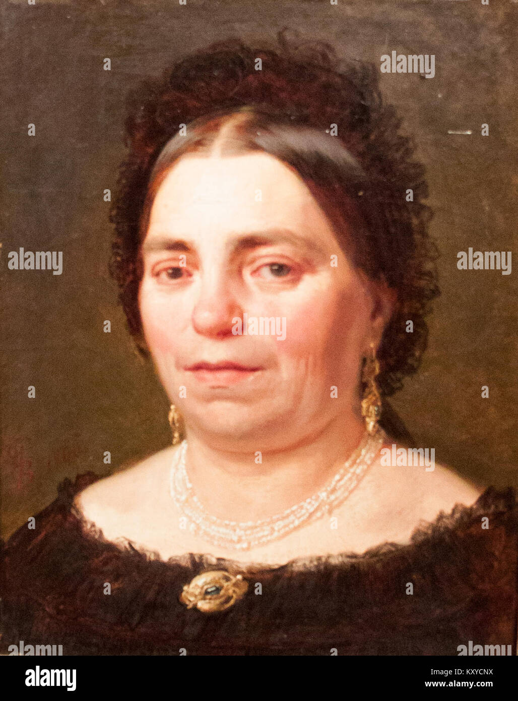 Dieses Porträt von Gyula Benczár zeigt Frau Vilmosn Benczár, die Mutter des Künstlers. Es erfasst die komplizierten Details der Kleidung des Motivs und die emotionale Tiefe, die typisch für Benczár Porträtstil ist. Stockfoto