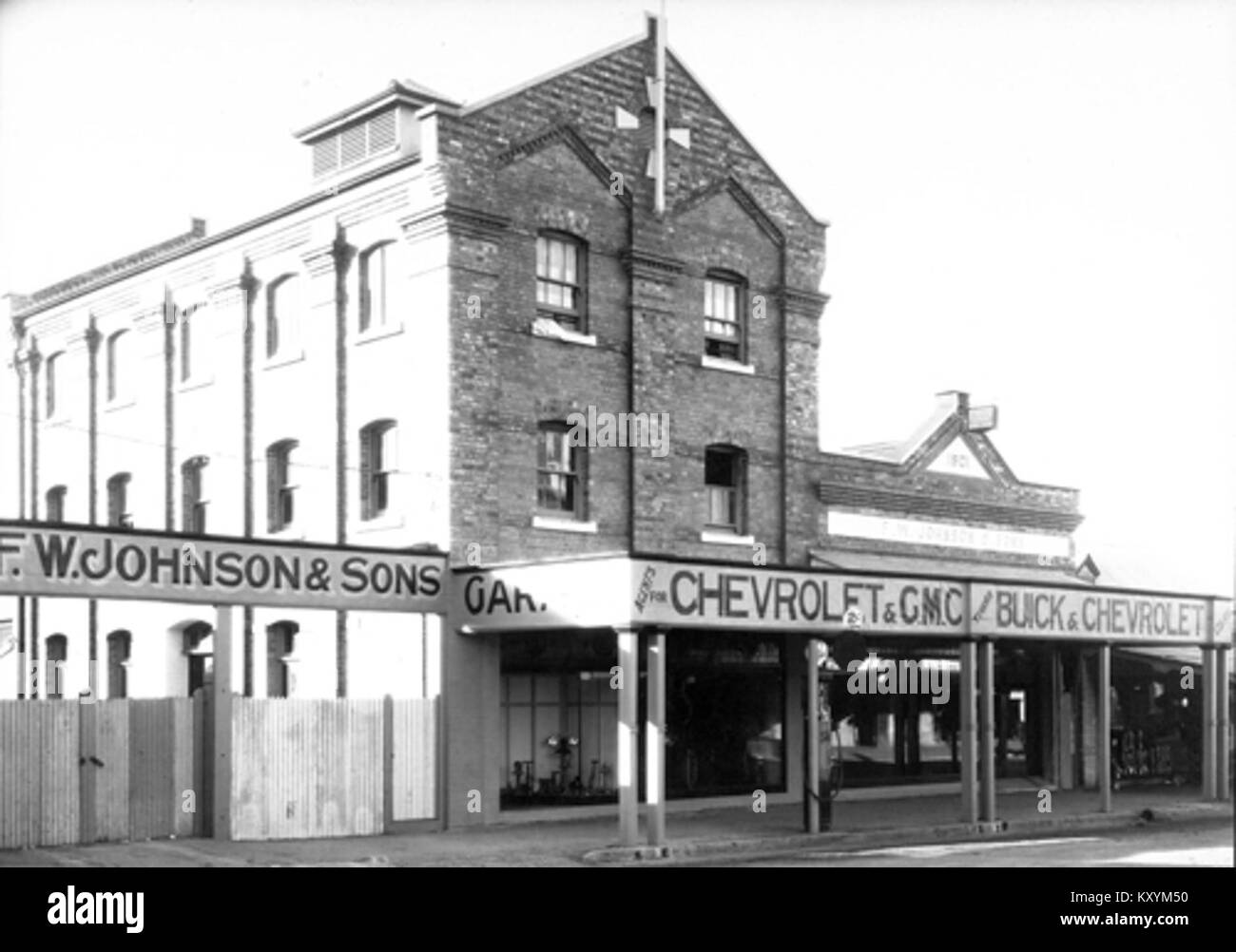 F. W. Johnson & Sons City Motor Works in Ipswich, England, wurde in den 1930er Jahren von einer Getreidemühle in eine Motorfabrik umgewandelt, was die industrielle Anpassung und die städtische Entwicklung widerspiegelte. Stockfoto