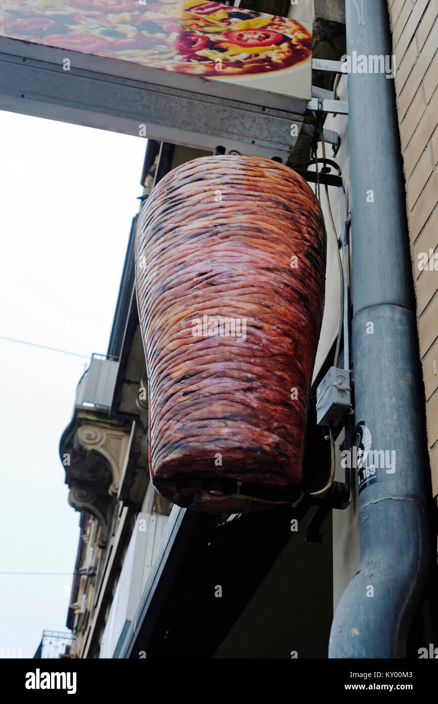 Kebab Rotary Spit an einem Döner Kebab Shop in Mannheim, Deutschland Stockfoto