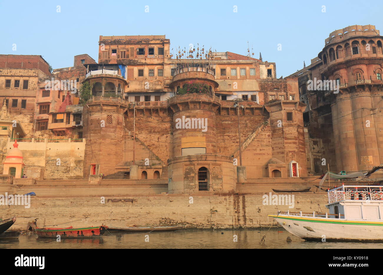 Ganges Ganges Mahal ghat Varanasi Indien Stockfoto