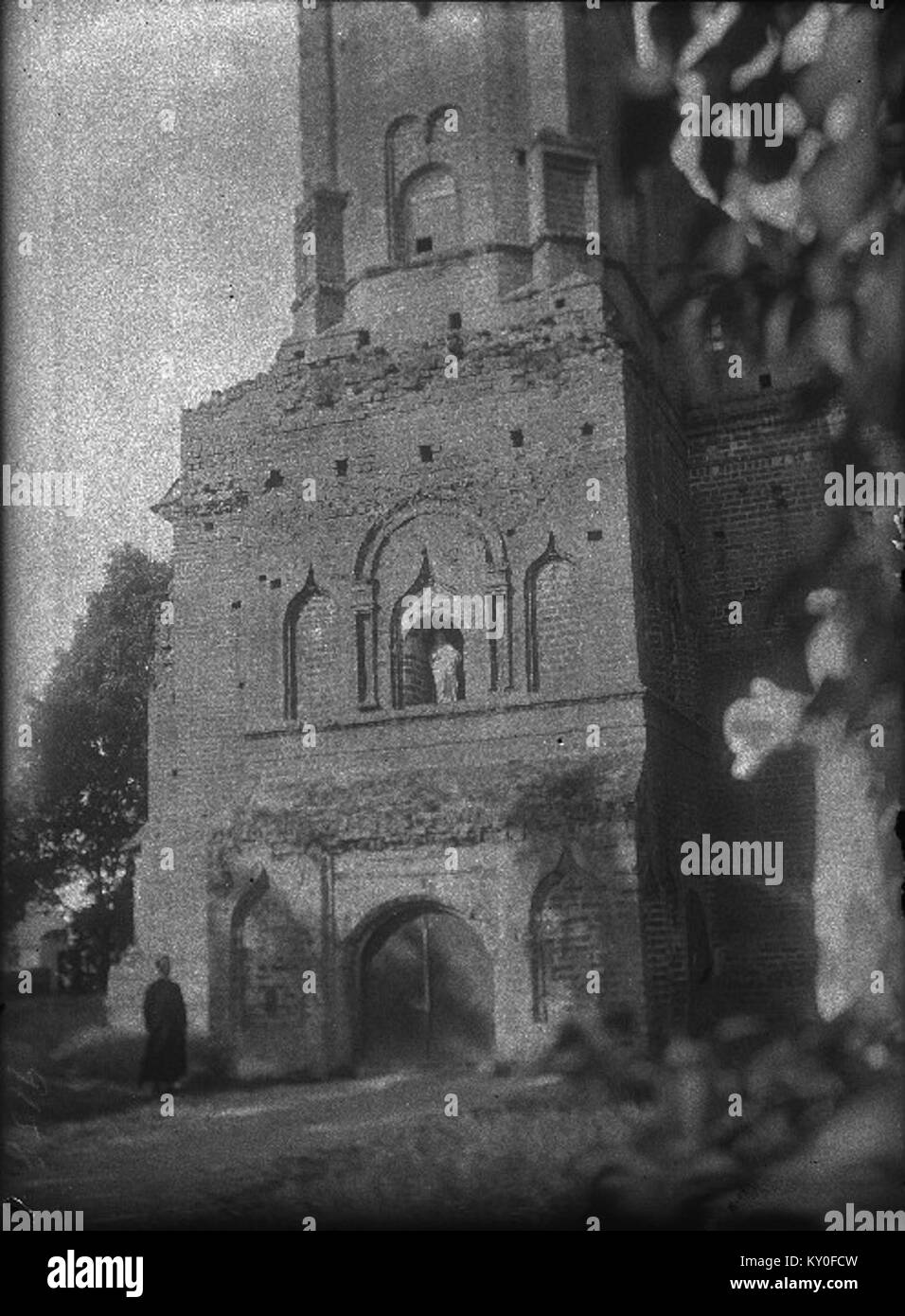 Eine historische Aufzeichnung aus der Region Hniezna, obwohl die genauen Details unklar sind. Der Titel legt nahe, dass die Ereignisse des 20. Jahrhunderts im Mittelpunkt stehen. Stockfoto