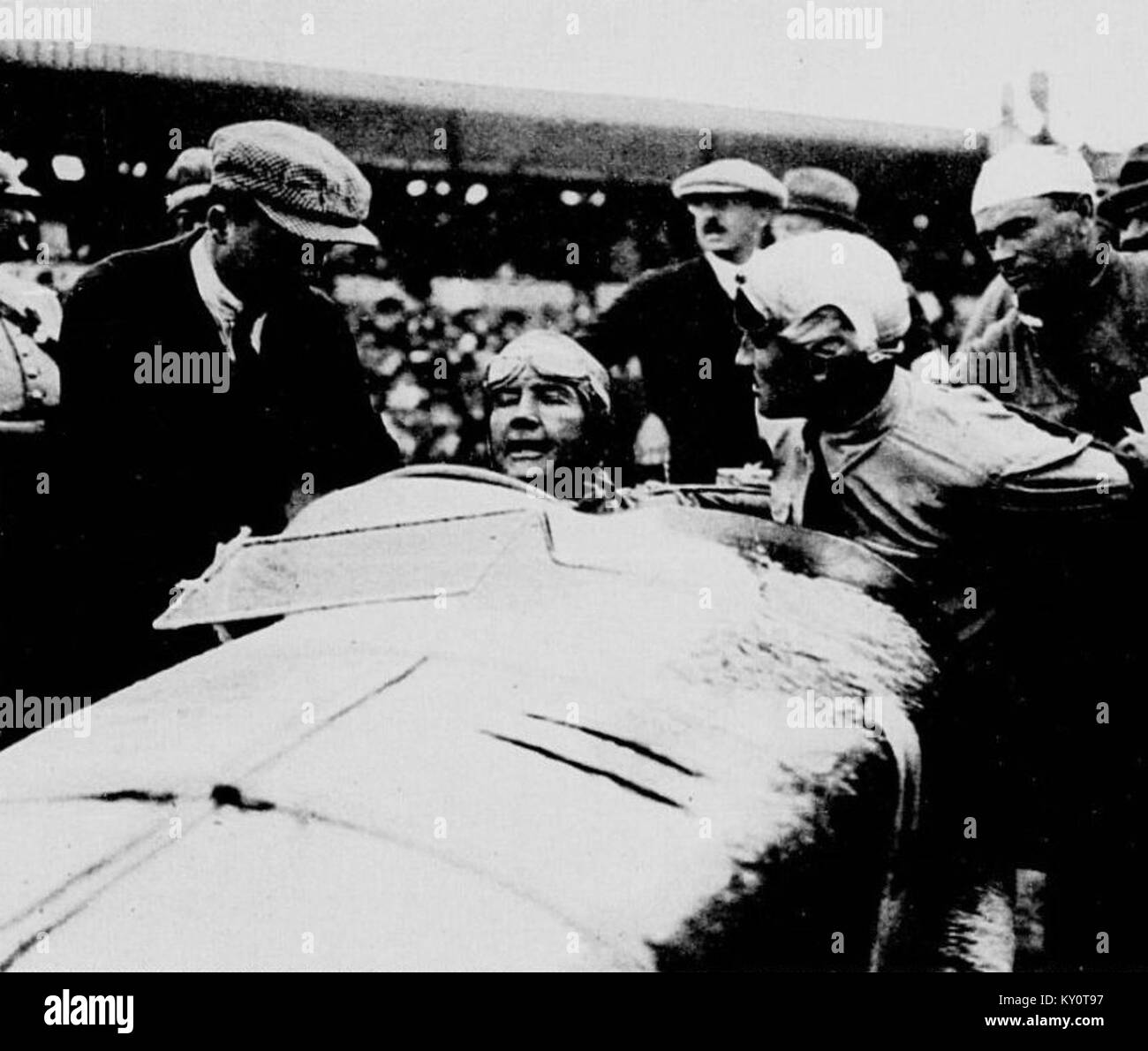 Felice Nazzaro, Sieger des Grand Prix de l’Automobile Club de France 1922, fährt mit einem Fiat 804. Die Veranstaltung war eine große Errungenschaft in der frühen Geschichte des Motorsports. Stockfoto