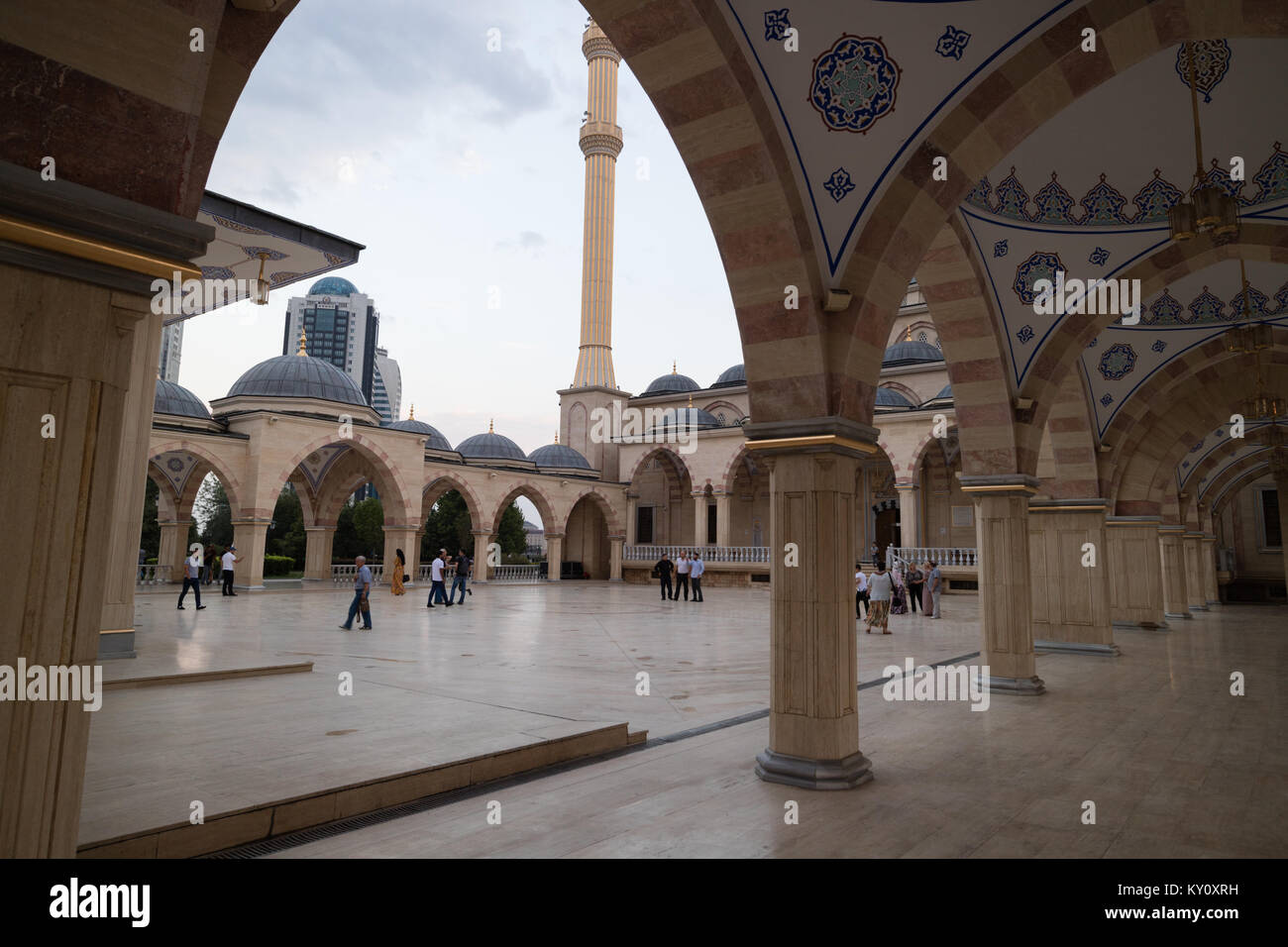 "Das Herz von Tschetschenien" Moschee, Bögen und architektonische Elemente Stockfoto