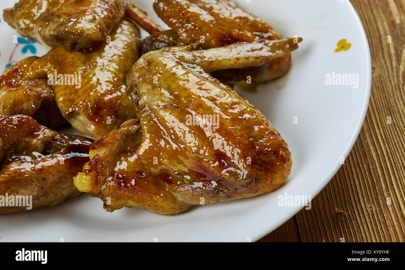 Klebrige Thai Chicken Wings, gegrillten Hähnchen Flügel. Stockfoto