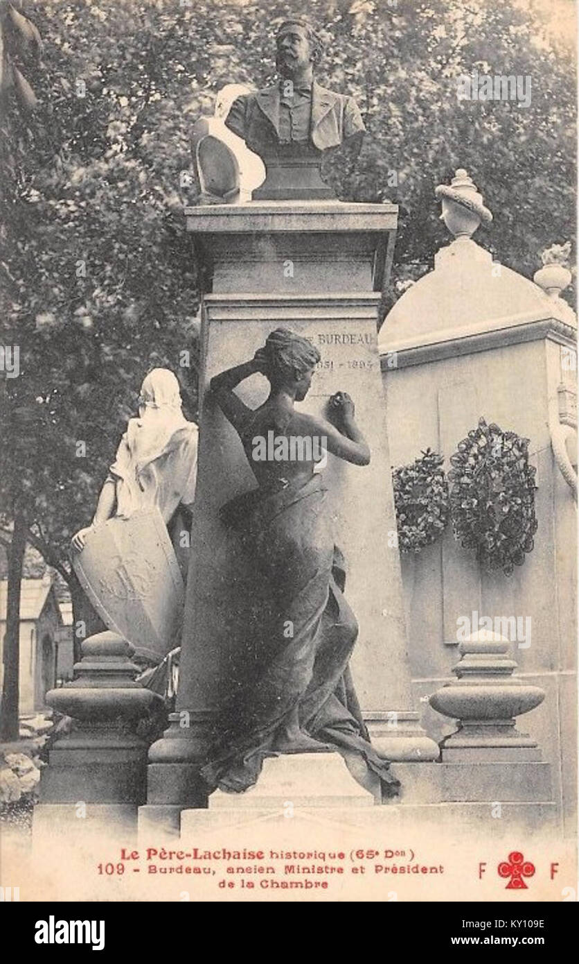 Dieses Foto zeigt das Grab von Burdeau, ehemaliger Minister und Präsident der Kammer, auf dem Friedhof Père Lachaise in Paris und unterstreicht die historische und kulturelle Bedeutung. Stockfoto