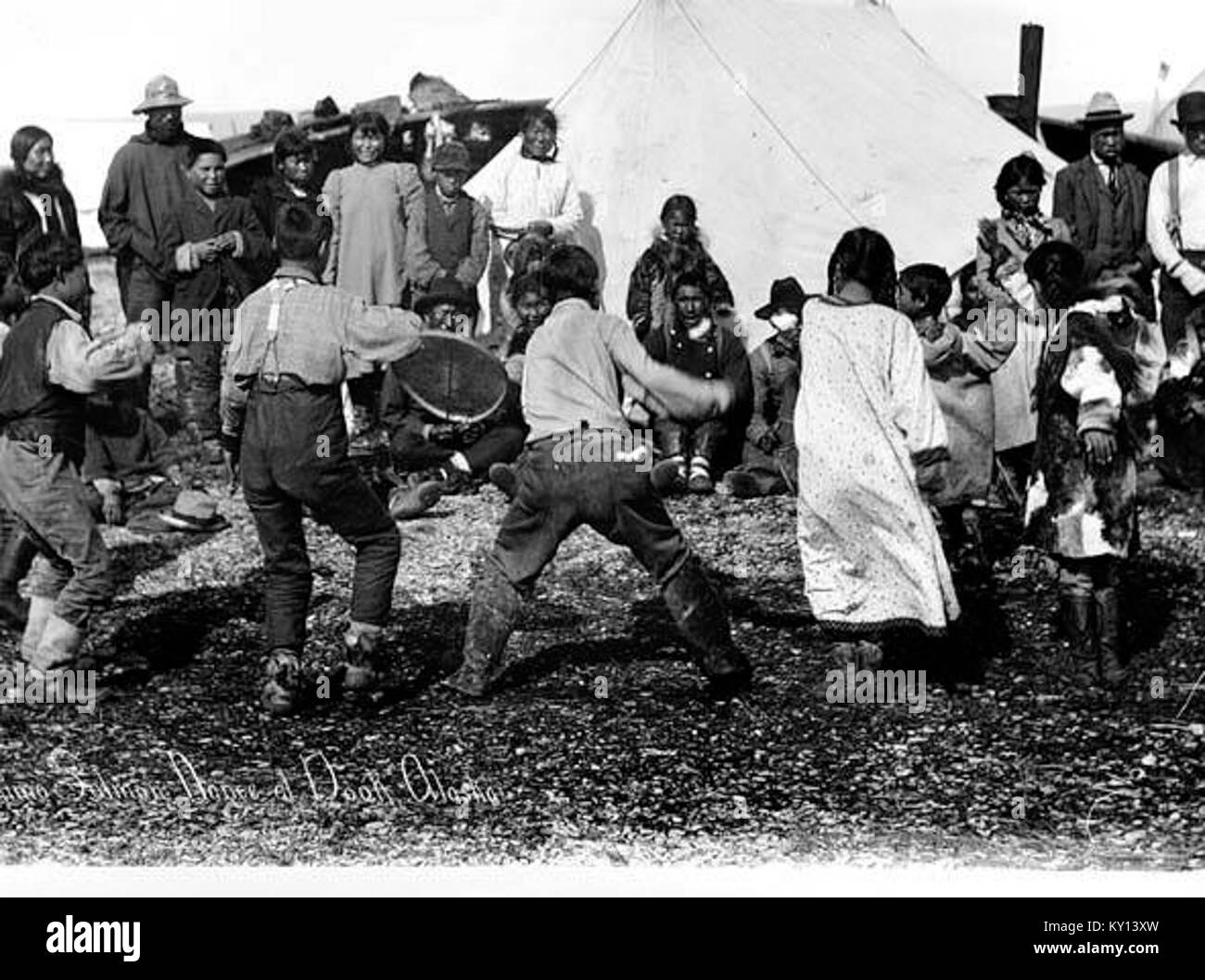 Eskimo lachs Tanz, Nook, Alaska, ca 1904 (NOWELL 117) Stockfoto