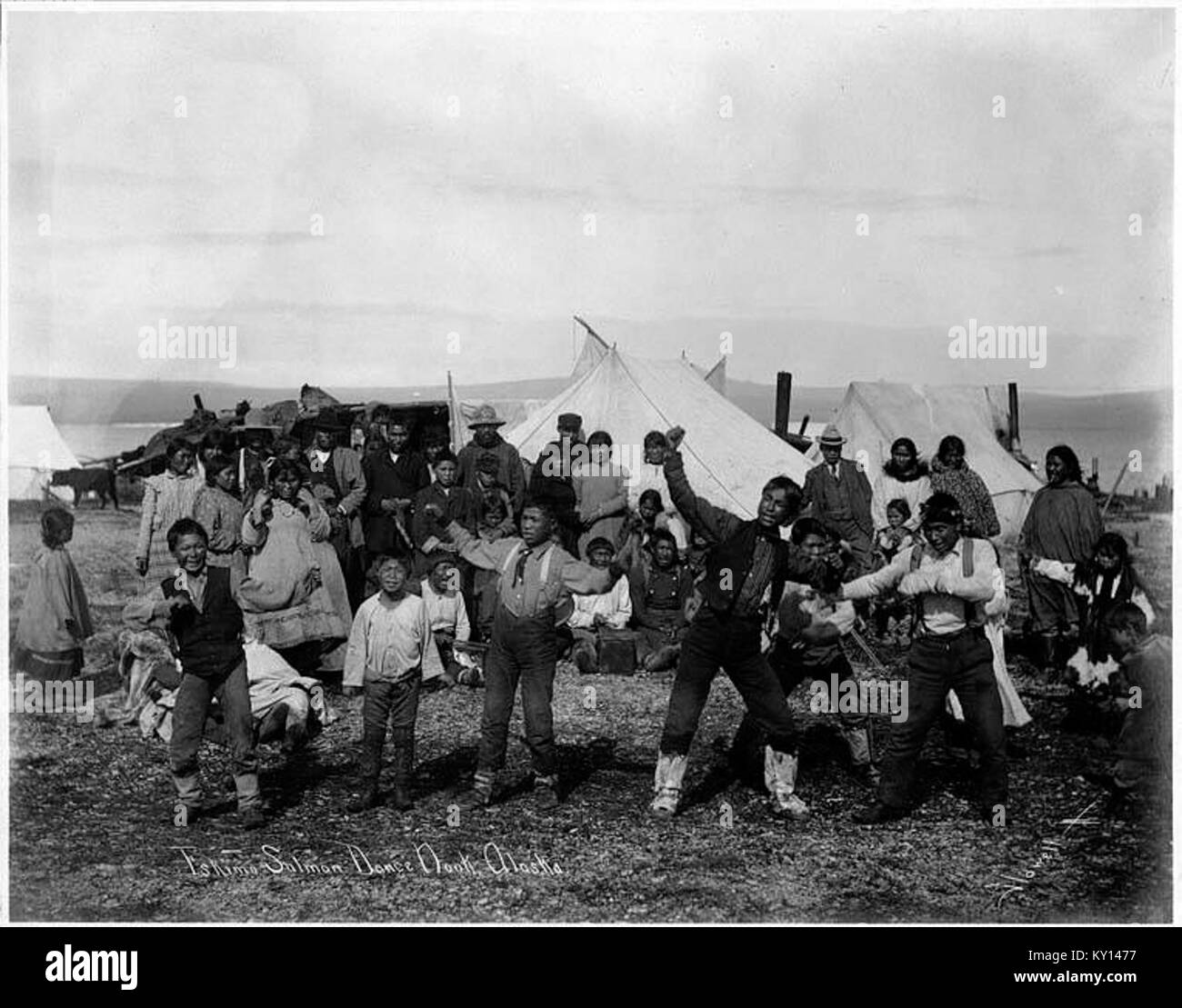 Eskimos Durchführung lachs Tanz, Nook, Alaska, ca 1904 (NOWELL 38) Stockfoto