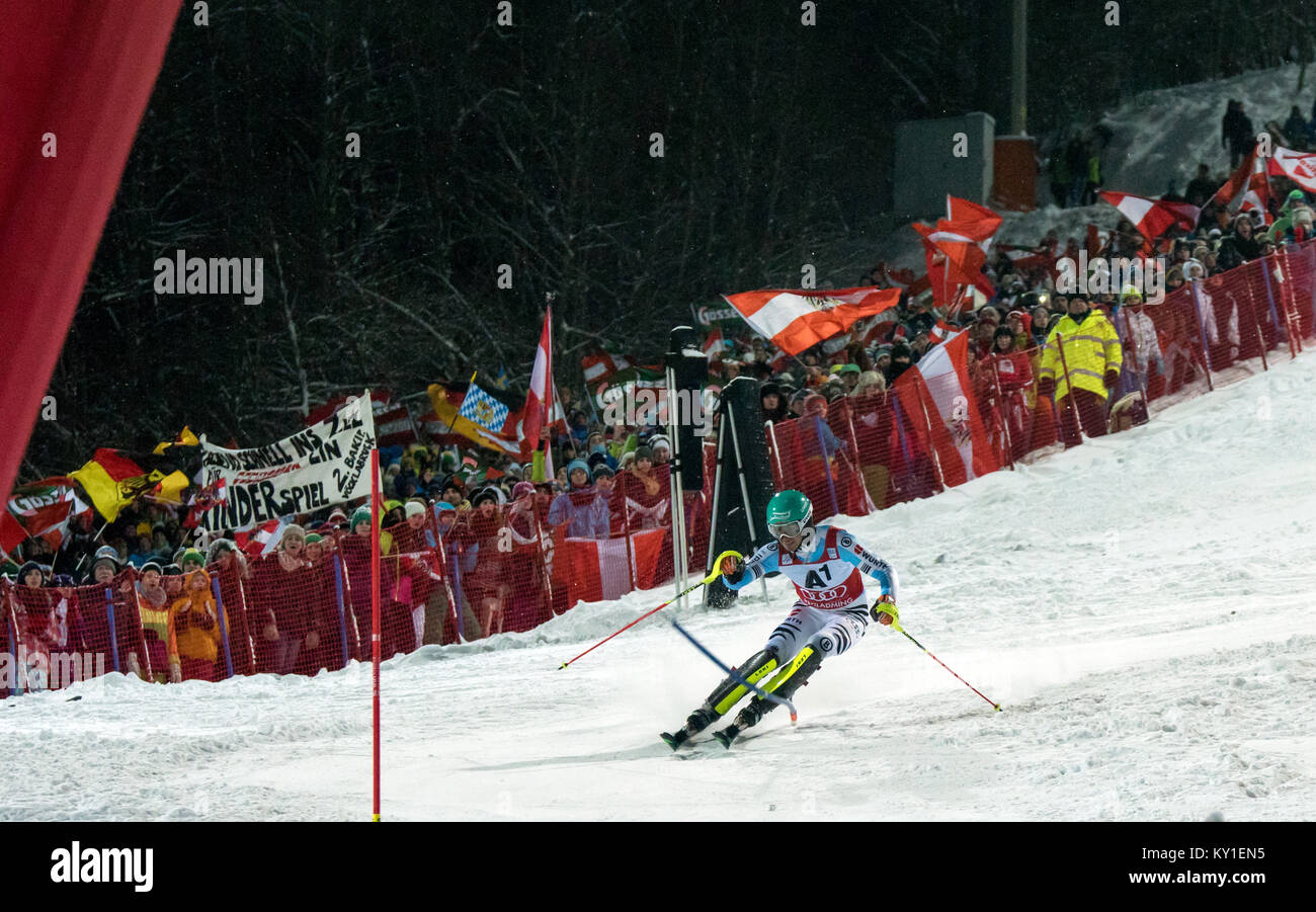 Felix Neureuther aus Deutschland führt noch die Disziplin Stellungen nach heute Abend slalom Rennen in Schladming, wo er Dritte beendet. Photo Credit: Christoph Oberschneider. Stockfoto