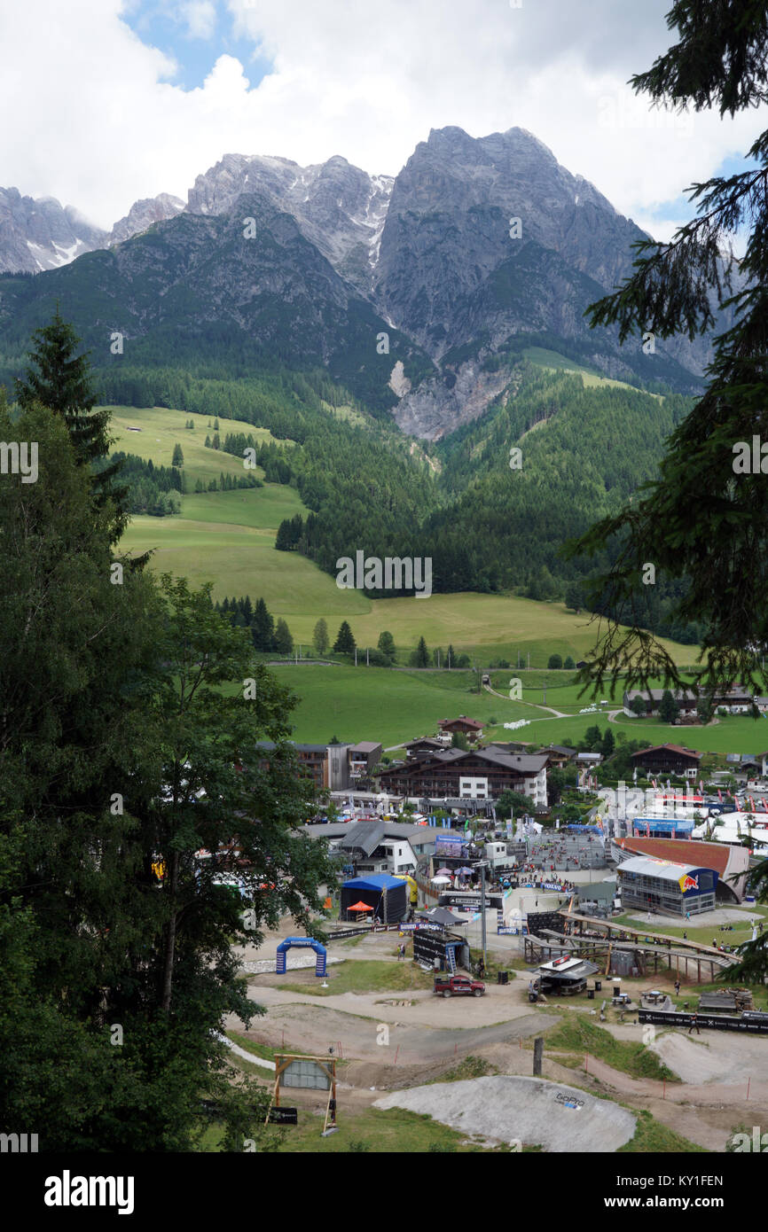 In Saalfelden Leogang, Österreich, setzt die Szene für eine andere Welt Cup Rennen der UCI MTB World Cup Serie. Der Ort bietet eine der besten downhill Rennstrecken in Europa. Gonzales Foto/Christoph Obeschneider. Stockfoto