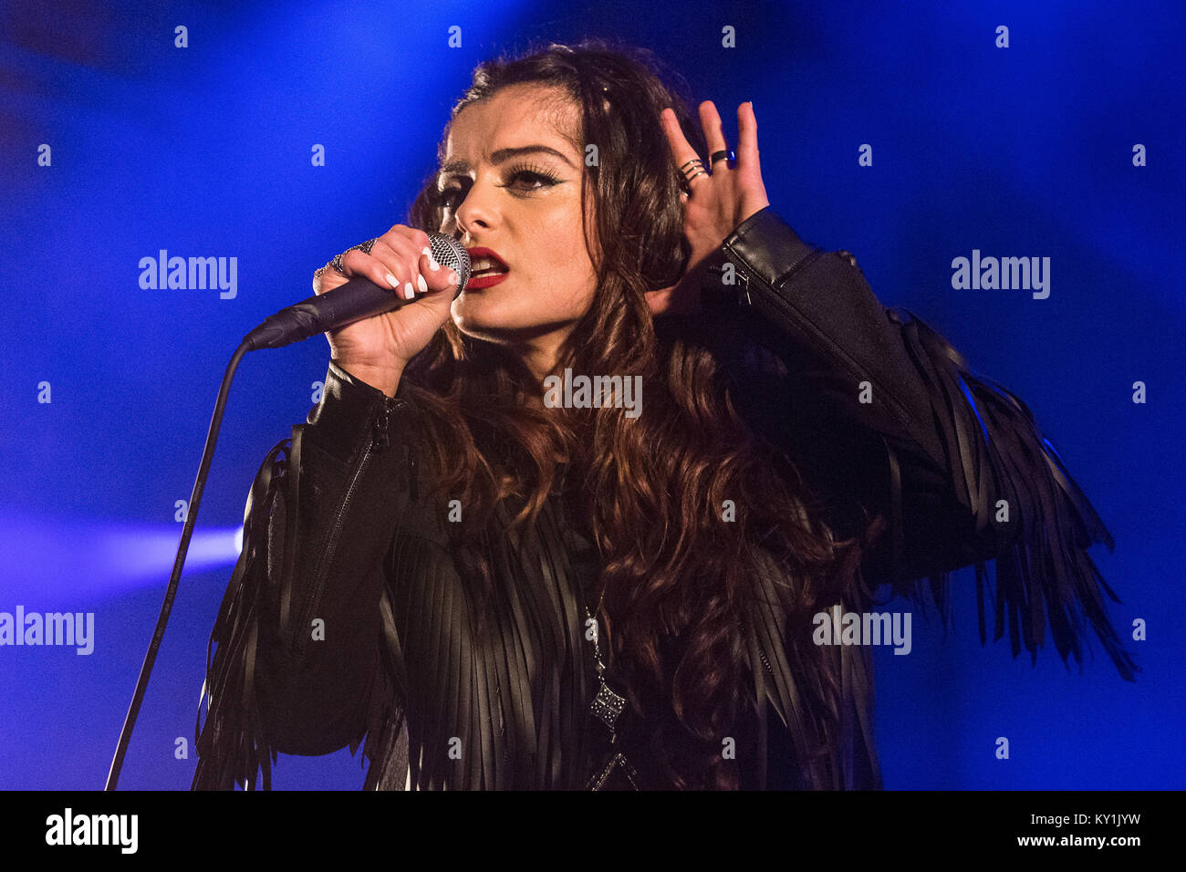 Der amerikanische Sänger, Songwriter und Musiker Bleta Rexha ist besser von ihr name Bebe Rexha bekannt und hier führt ein Live Konzert im Parkteatret in Oslo. Rexha ist auch für ihre Zusammenarbeit bekannt - Schreiben für Künstler wie Eminem, David Guetta, Selena Gomez und Madonna. Norwegen, 14.05 2015. Stockfoto