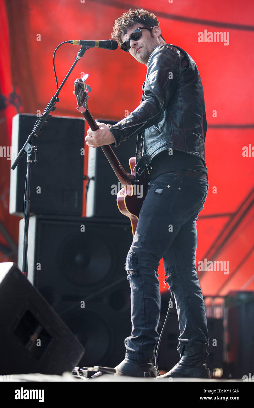 Die US-amerikanische Rockband Black Rebel Motorcycle Club führt ein Live Konzert bei den Danish Music festival Roskilde Festival 2013. Hier Musiker und Bassist Robert Levon worden ist live auf der Bühne. Dänemark, 07.07 2013. Stockfoto