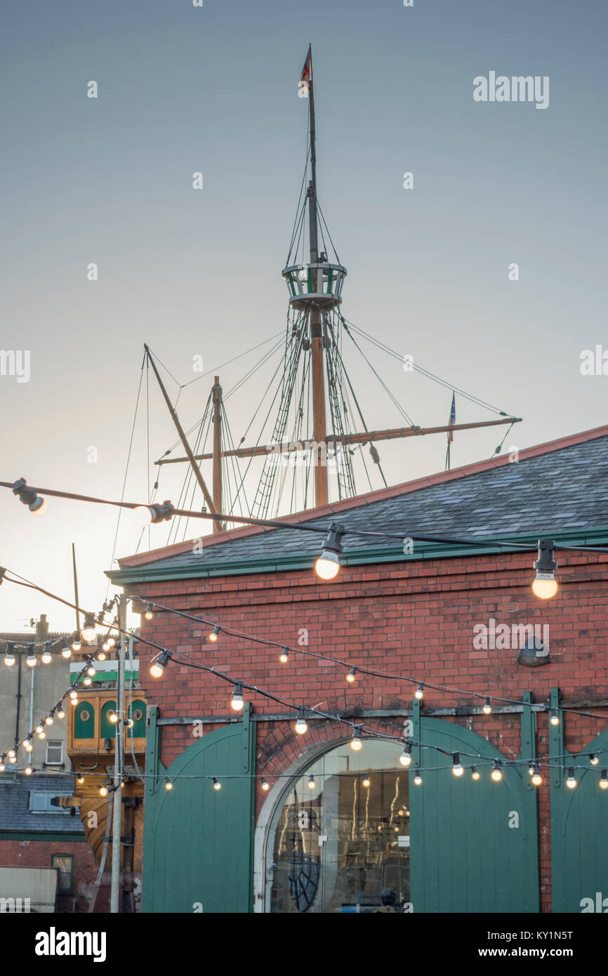 Der Matthew von Bristol, eine Replik des Bootes von John Cabot nach Neufundland segelte, in Dry Dock in Bristol Underfall Yard für Reparaturen. Stockfoto