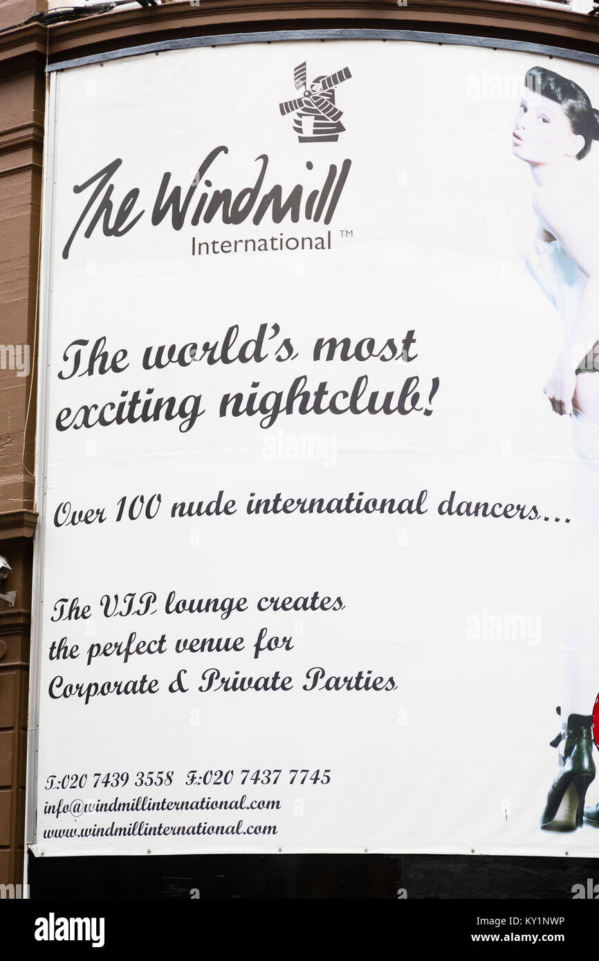 London, Großbritannien. In der Nähe von großen anzeigentafel Werbung Adult Entertainment auf der Windmühle Nachtclub. Stockfoto