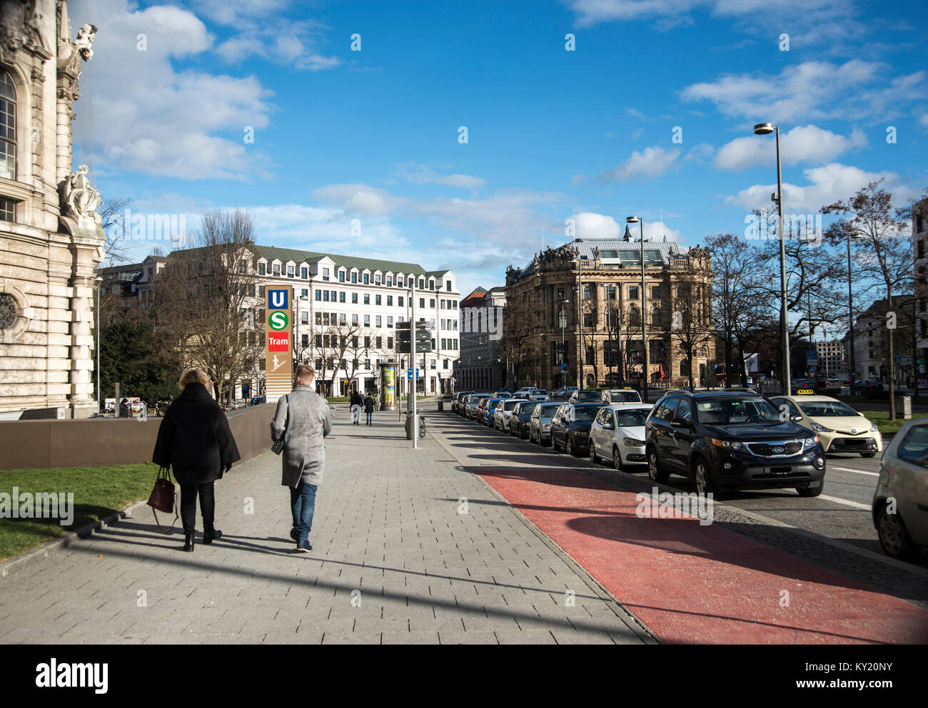 Große Karlsplatz im Zentrum von München Stockfoto