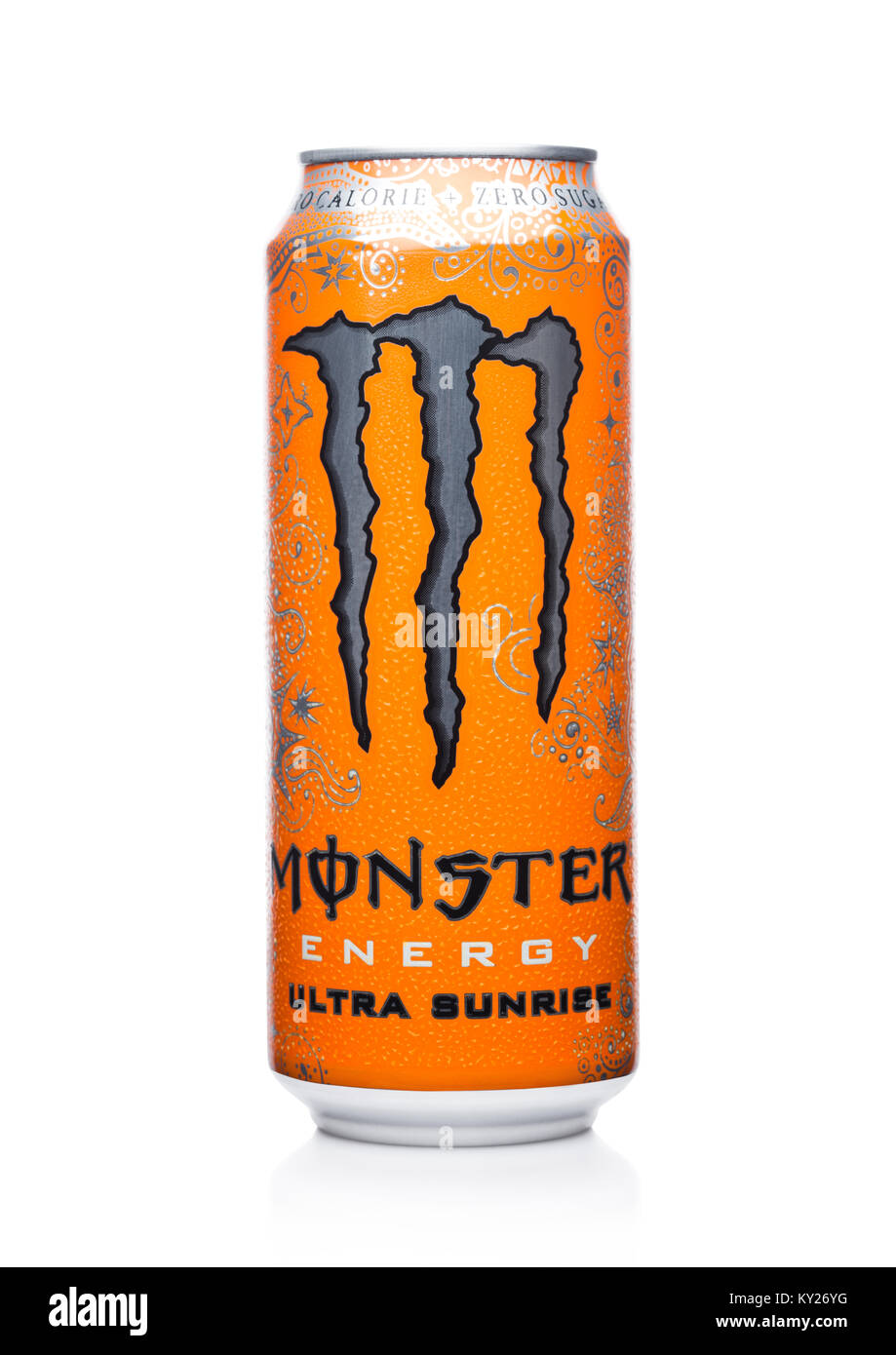 LONDON, Großbritannien - 02 Januar, 2018: ein Monster Energy Drink ultra Sonnenaufgang auf weißem Hintergrund. In Monster 2002 eingeführt hat jetzt über 30 verschiedene d Stockfoto