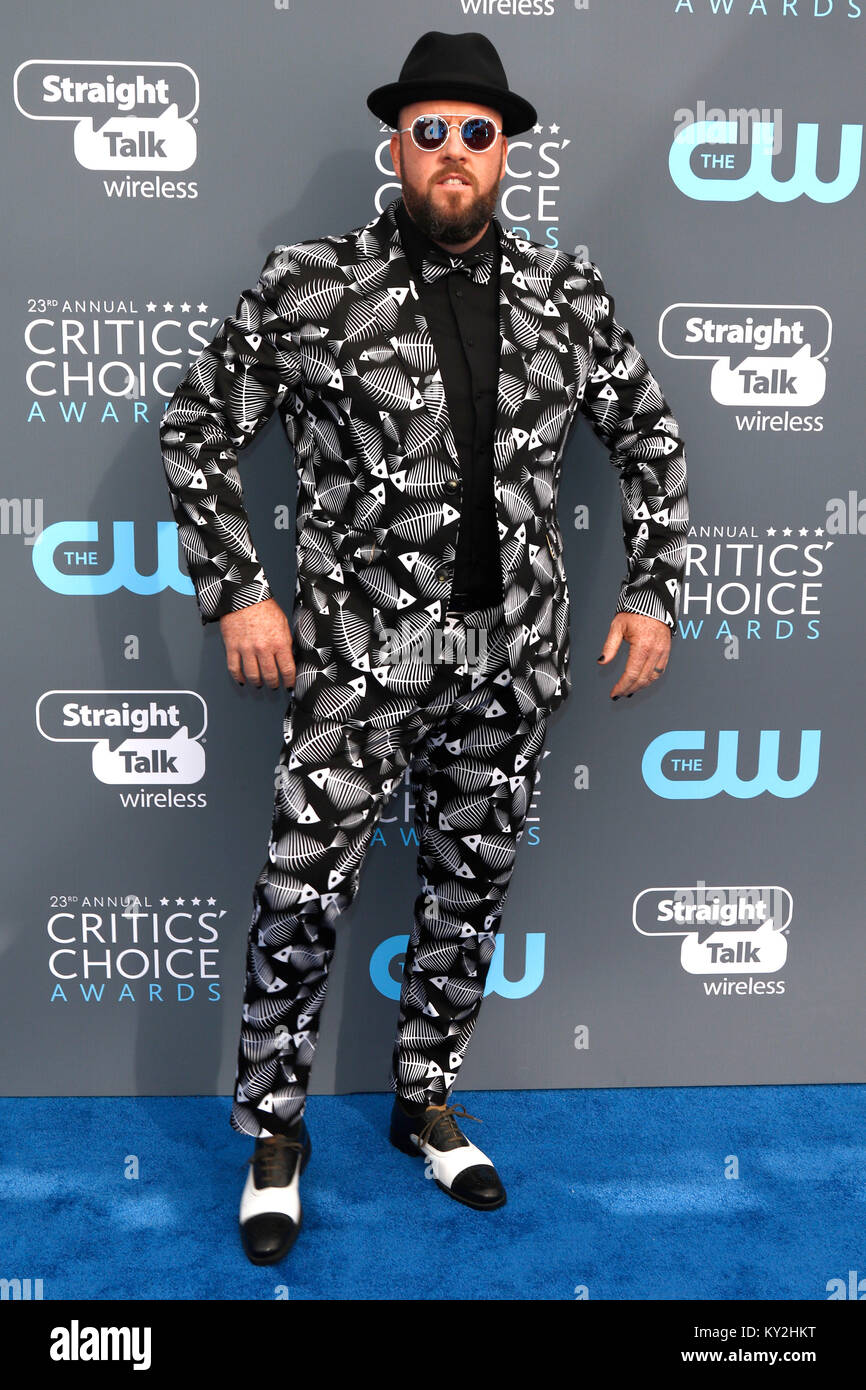 Chris Sullivan besucht die 23. jährliche Critics' Choice Awards auf der Barker Hangar am 11. Januar in Santa Monica, Kalifornien 2018. Stockfoto