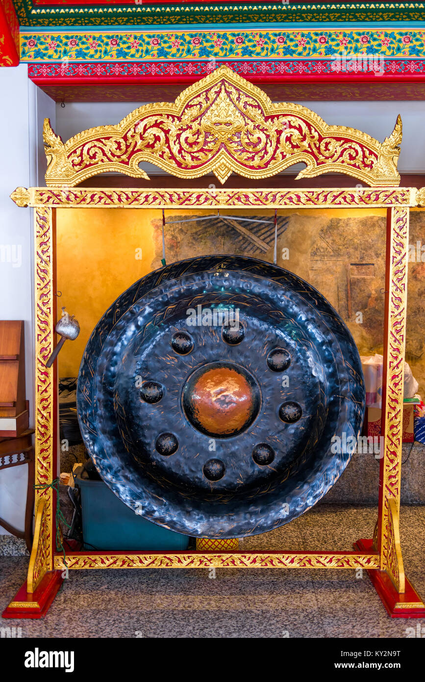 Alte Gong im Tempel von Bangkok closeup Stockfoto