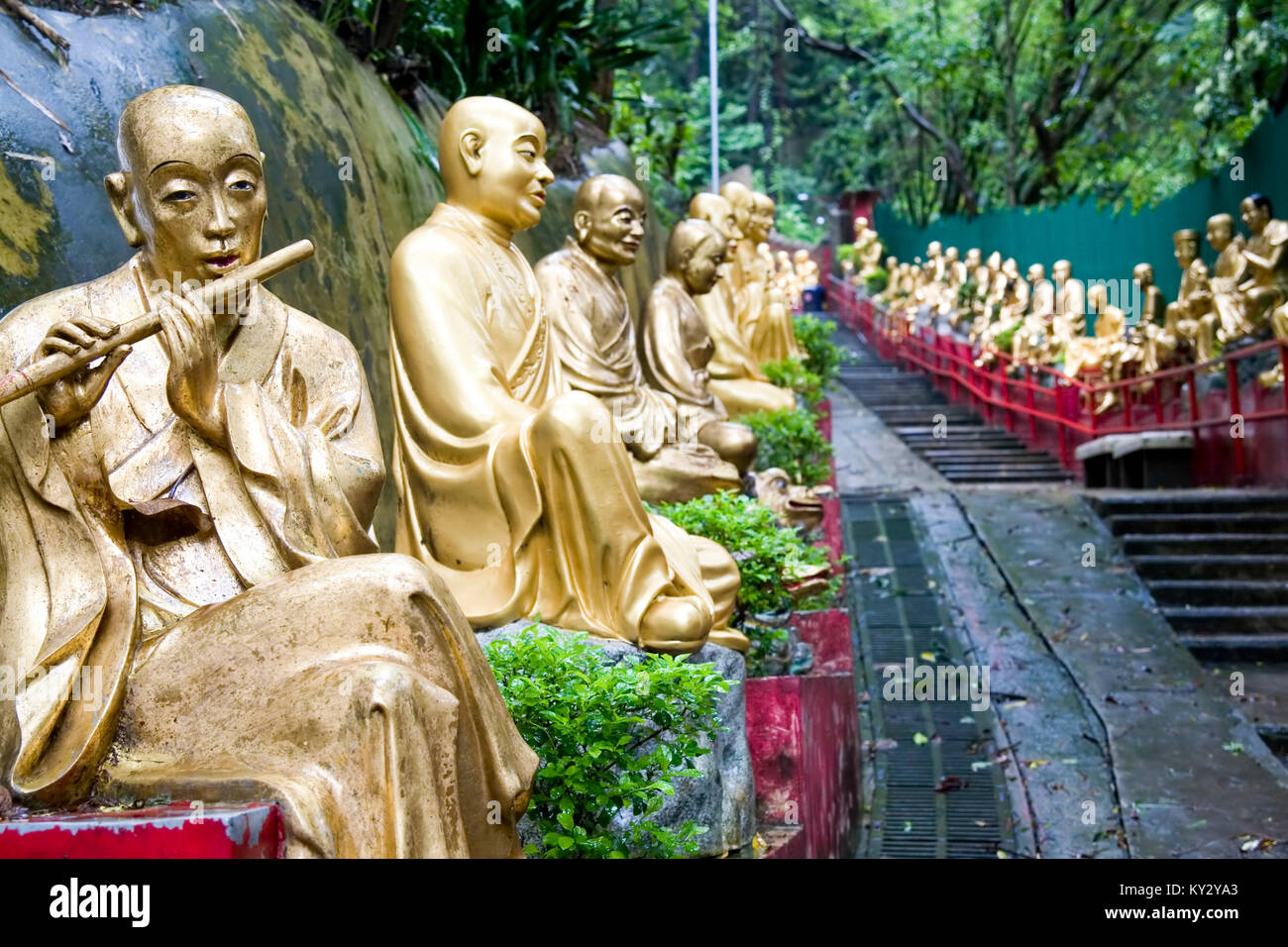 Asien, Südostasien, der Volksrepublik China, Hongkong, Statuen von Buddha im Tempel der 10.000 Buddhas Stockfoto