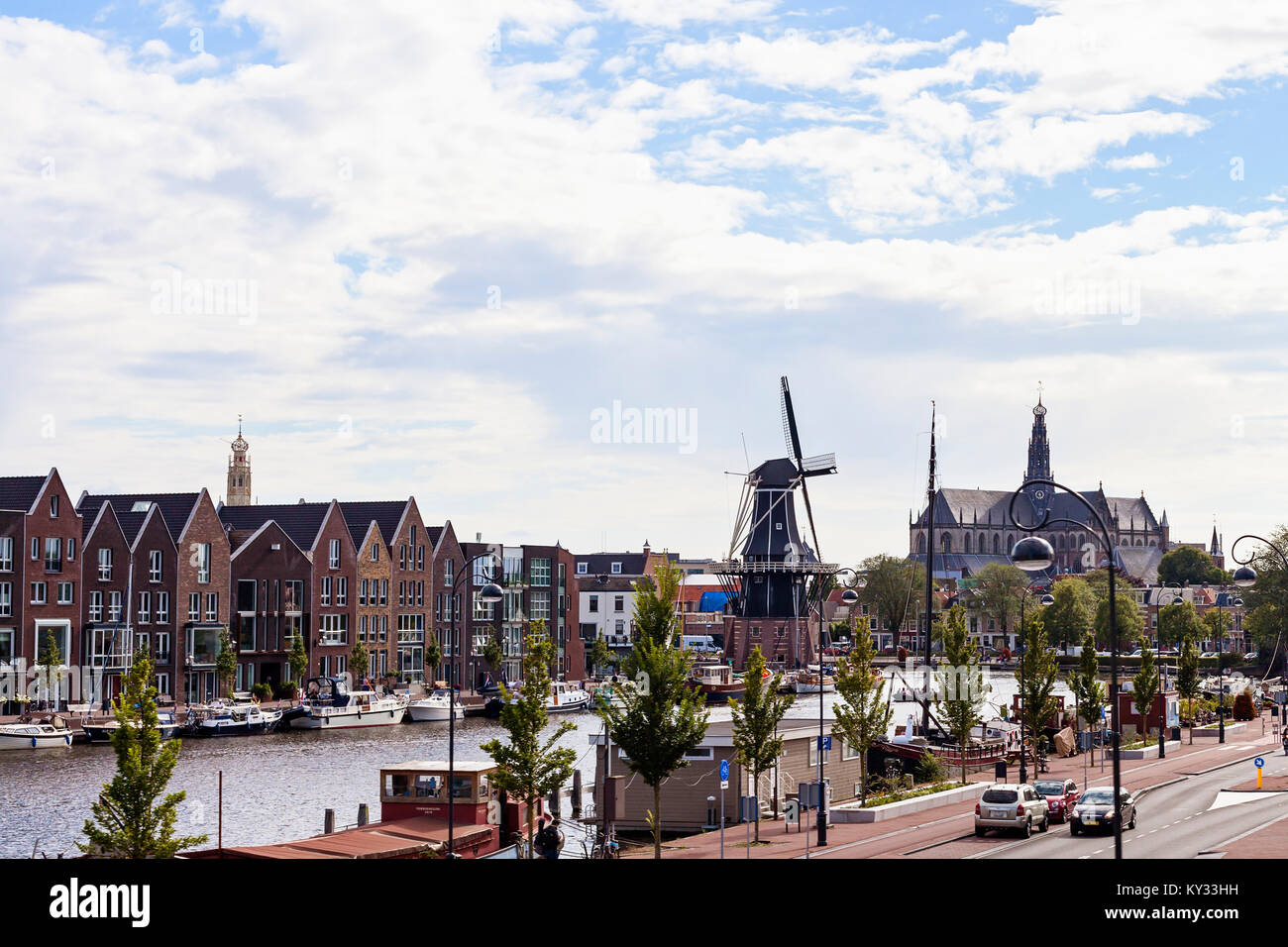 Haarlem, Niederlande. De Adriaan, Sehenswürdigkeiten Windmühle im Zentrum von Haarlem auf der Spaarne Fluss Stockfoto