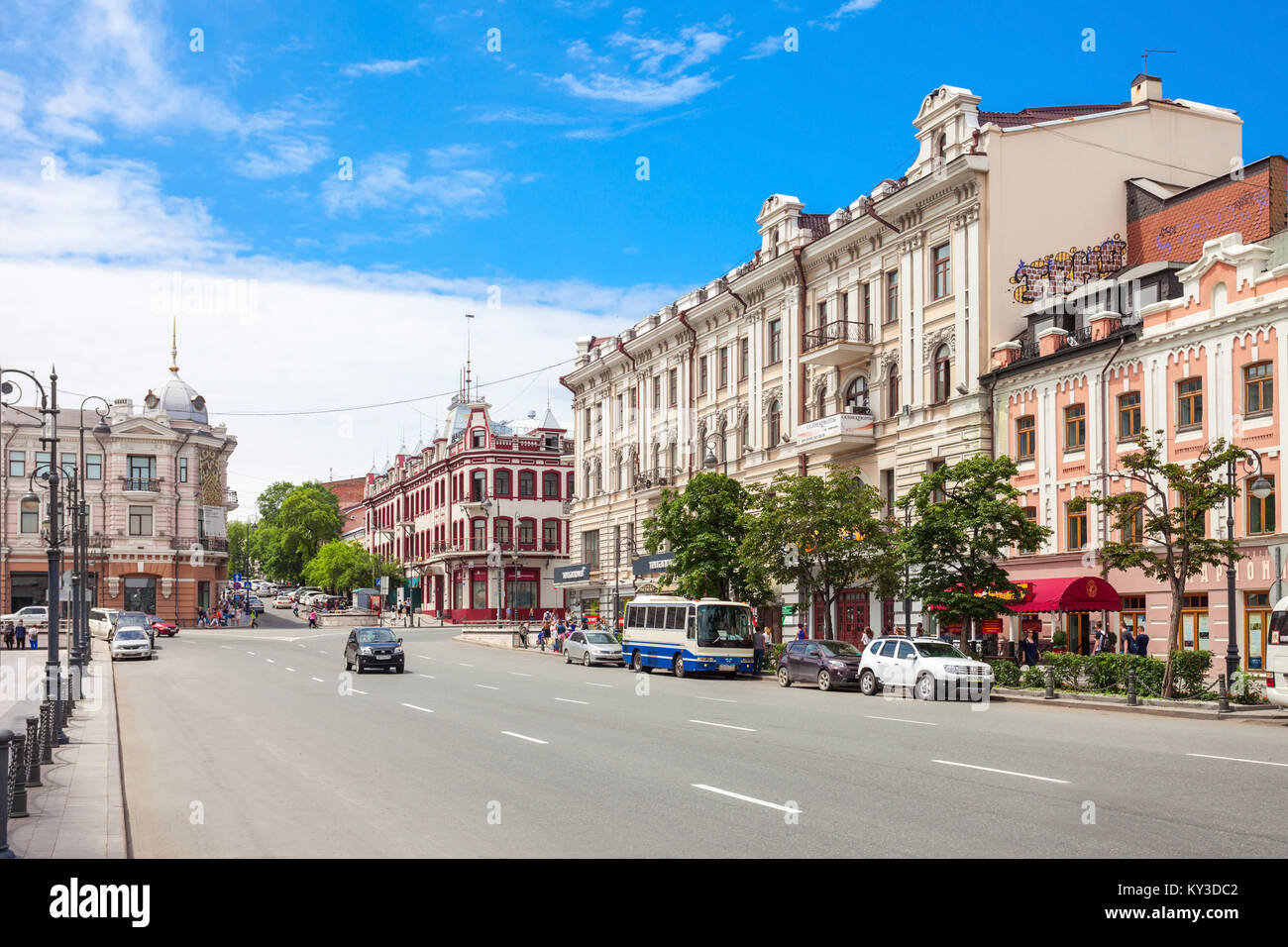 Wladiwostok, Russland - Juli 17, 2016: Svetlanskaya ist eine zentrale Straße in Wladiwostok Stadt, Primorski Krai in Russland. Stockfoto
