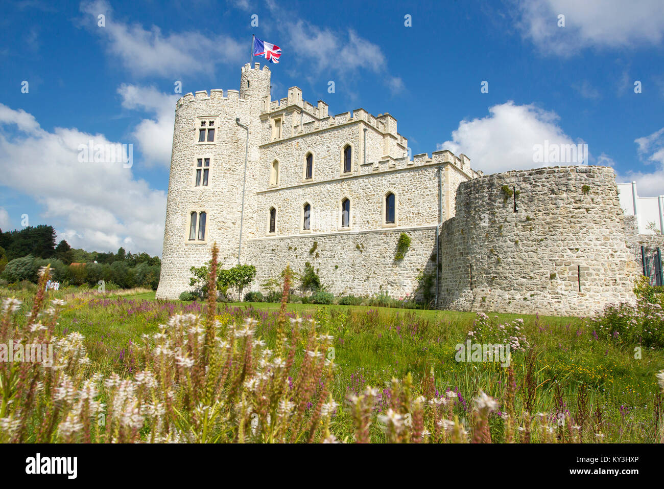 Hardelot Schloss in Condette, Chateau in der Tudor architektonischen Stil erbaut auf den Ruinen der ehemaligen mittelalterlichen Burg. Das Chateau ist die Heimat der Ent Stockfoto