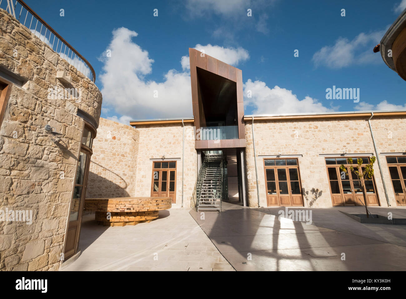Neu Kunst- und Handwerkerzentrum in Paphos Altstadt renoviert, der Bereich wurde renoviert die Pafos Europäische Stadt der Kultur 2017 Jahr zu feiern. Stockfoto
