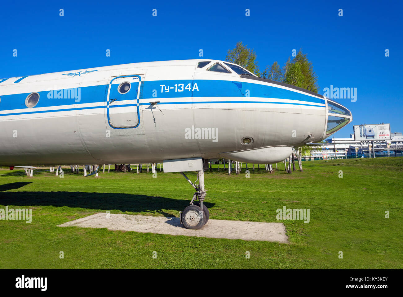 MINSK, Weißrussland - Mai 05, 2016: Tupolew Tu-134 Flugzeuge, die in der Open Air Museum der alten Zivilluftfahrt, in der Nähe von Minsk Flughafen. Die Tupolew Tu-134 ist ein Twin-e Stockfoto