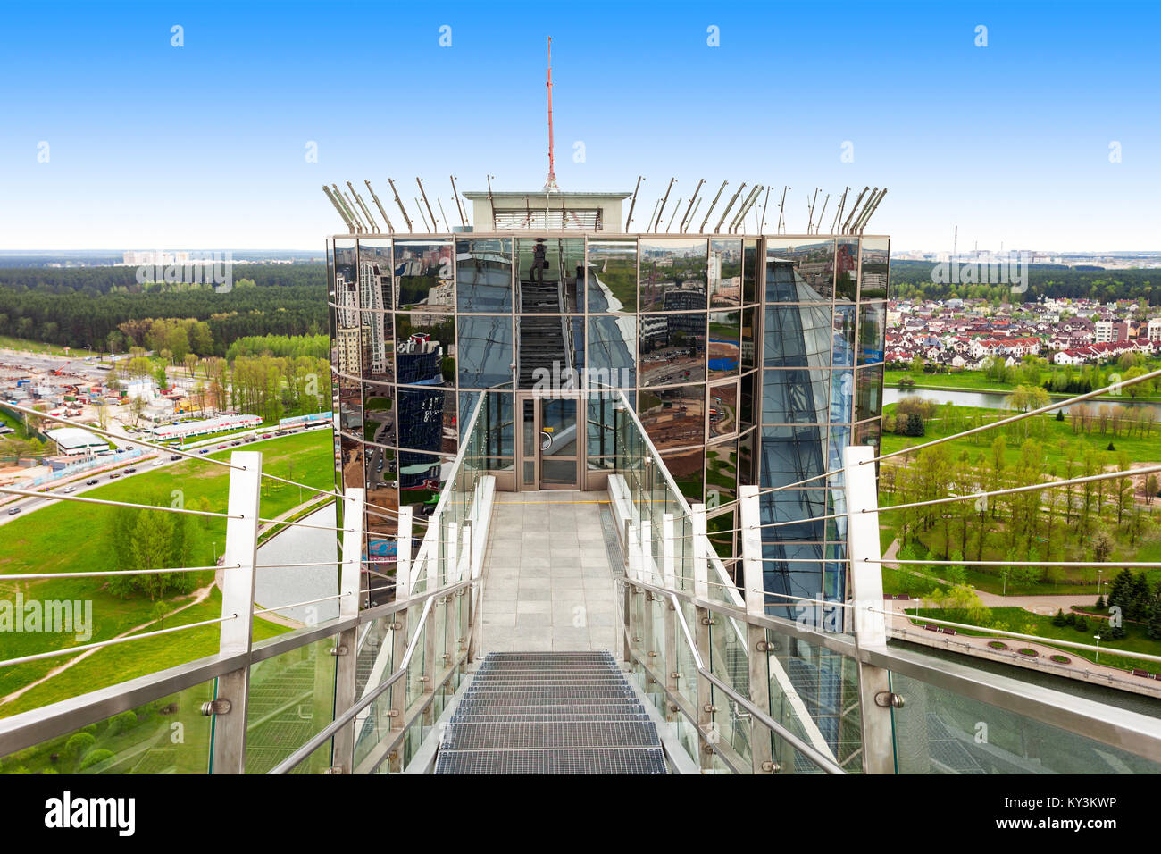 MINSK, Weißrussland - Mai 06, 2016: Der nationalen Bibliothek von Weißrussland Observation Deck. Es ist jetzt in einer neuen 72 Meter hohen Gebäude in Minsk, Weißrussland. Stockfoto