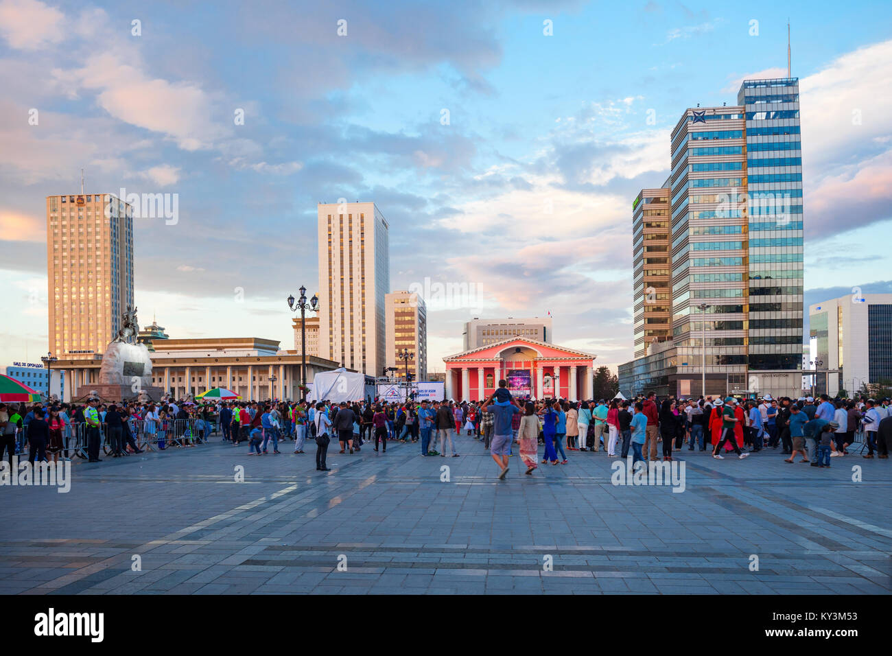 ULAANBAATAR, Mongolei - Juli 11, 2016: Feier der traditionellen Naadam Festival auf Dschingis Square (Sukhbaatar Platz) in Ulaanbaatar, Mongolei. Stockfoto
